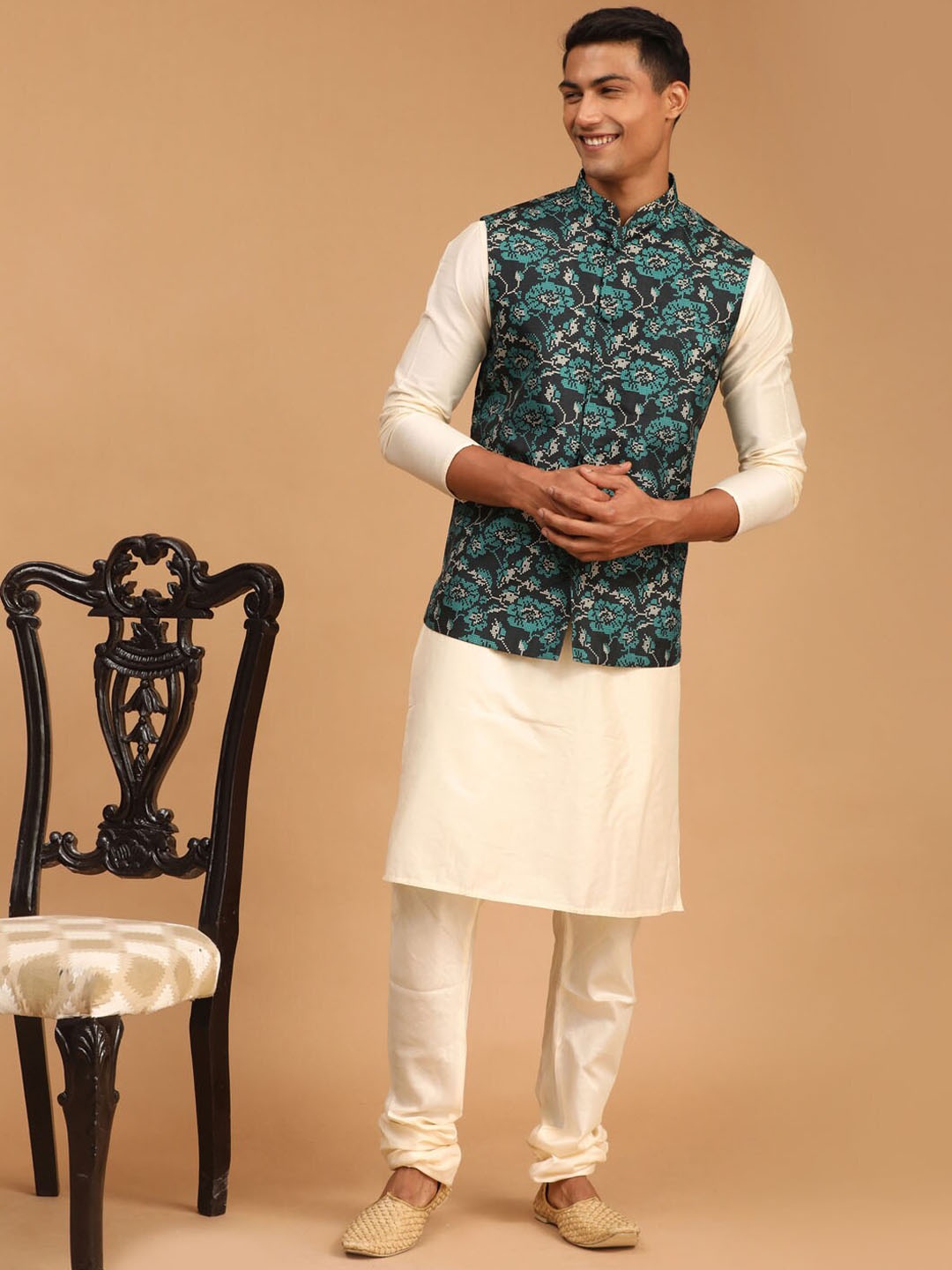 

VASTRAMAY Men Cream-Coloured Floral Kurta with Churidar