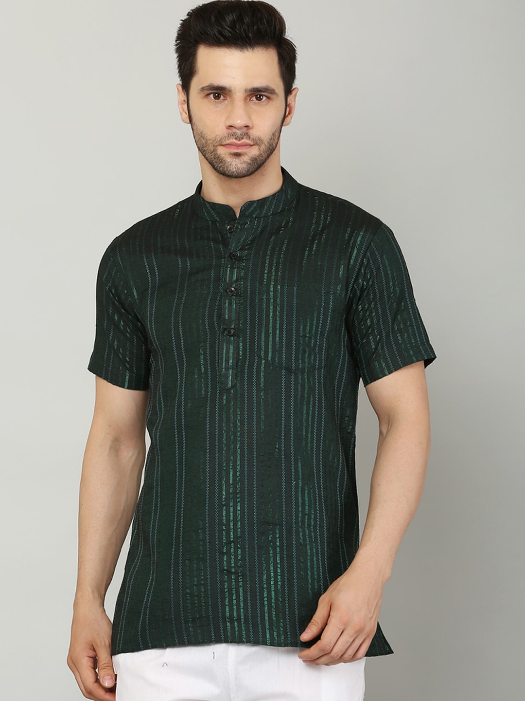 

Waahiba Men Green Vertical Striped Short Cotton Kurta