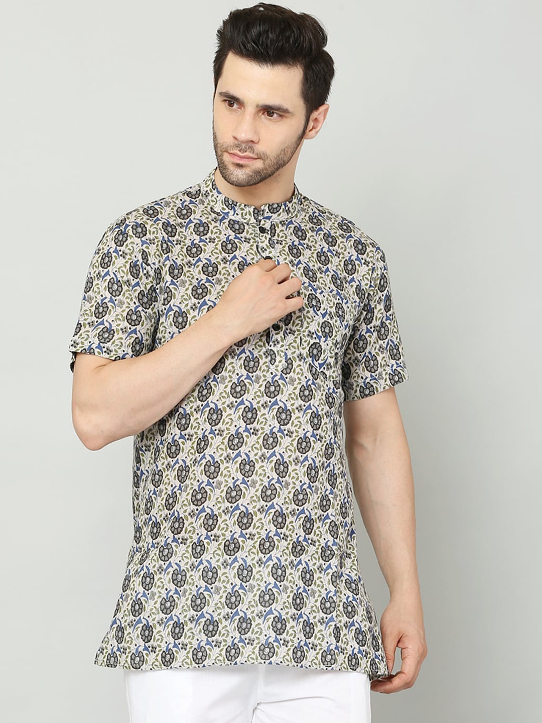 

Waahiba Men Grey Floral Printed Short Kurta