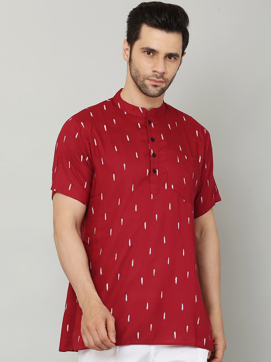 

Waahiba Floral Printed Mandarin Collar Half Sleeve Kurta, Maroon