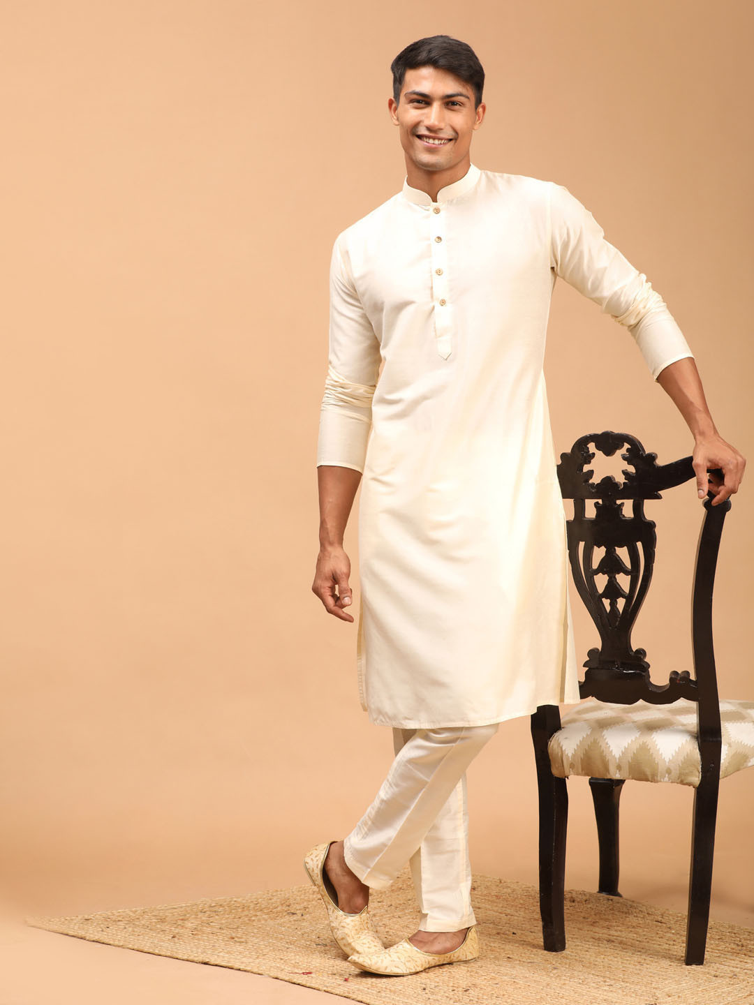 

VASTRAMAY Men Cream-Coloured Kurta with Pyjamas