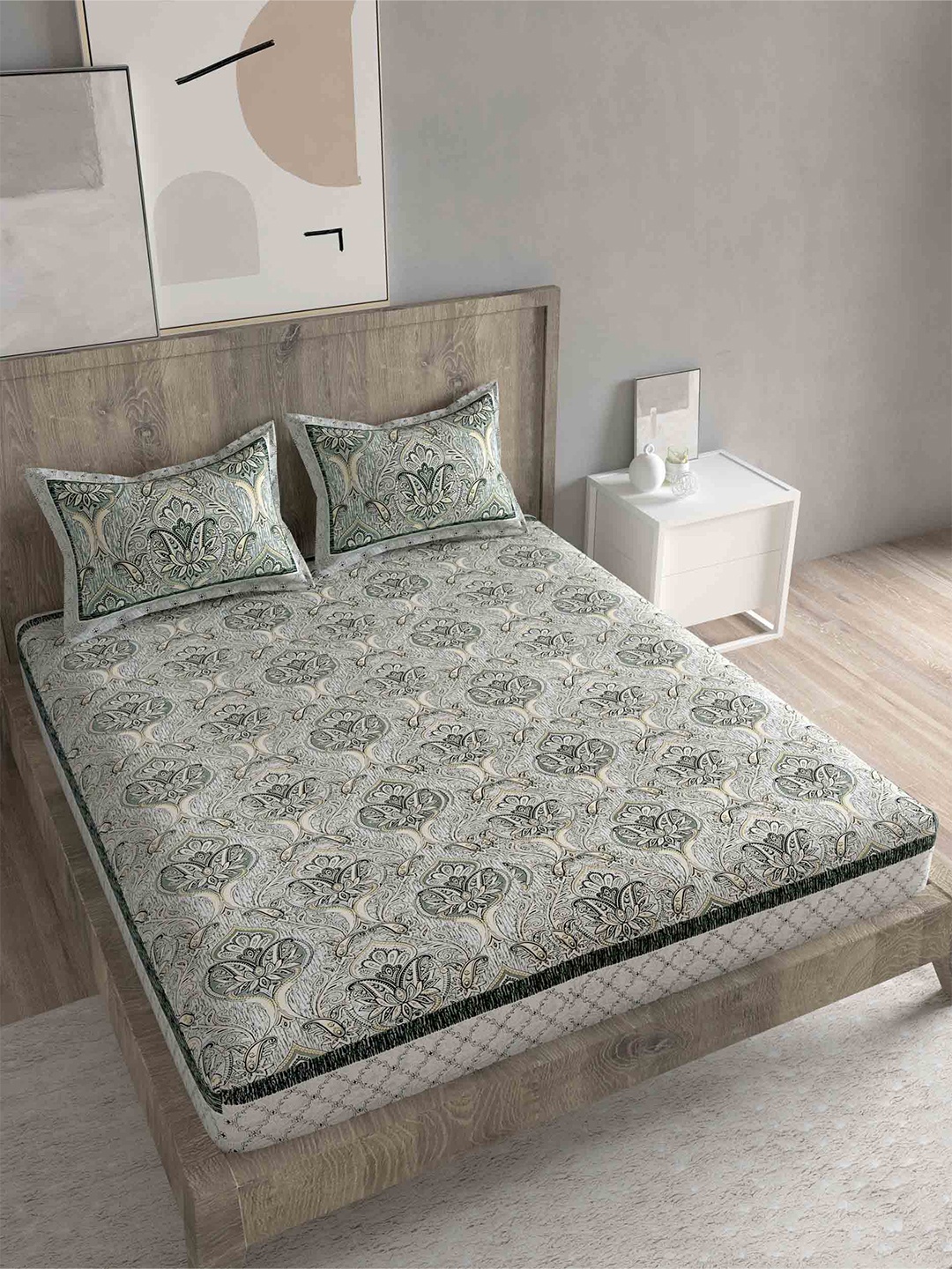 

Spangle Green & White Ethnic Motifs Cotton 260 TC King Bedsheet with 2 Pillow Covers