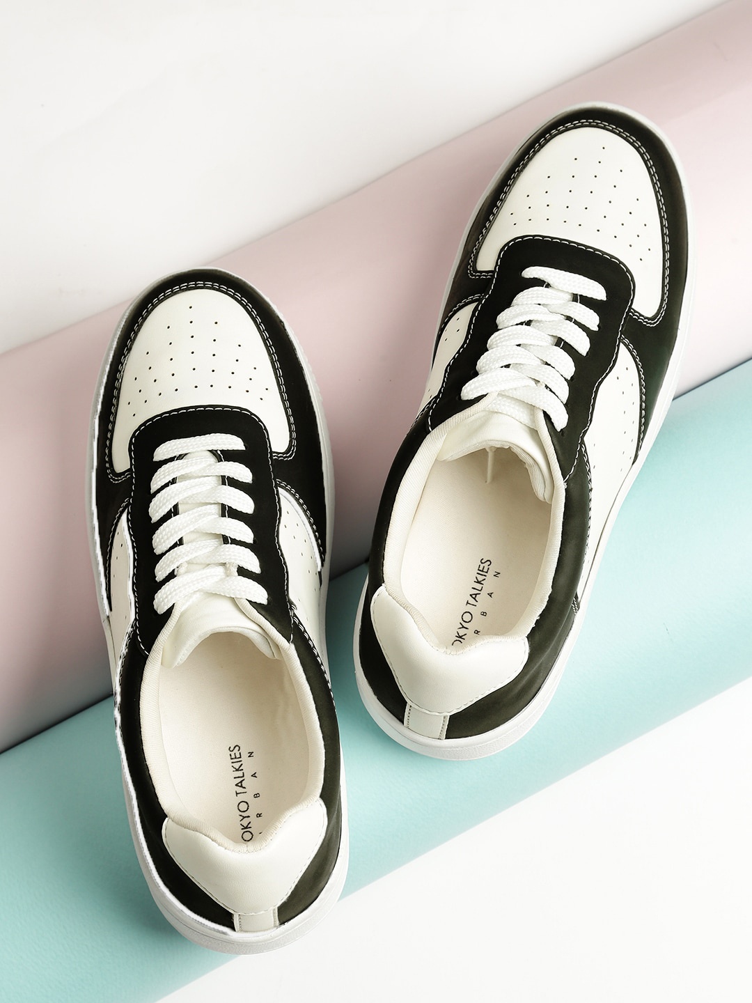 

Tokyo Talkies Women Black Colourblocked Sneakers