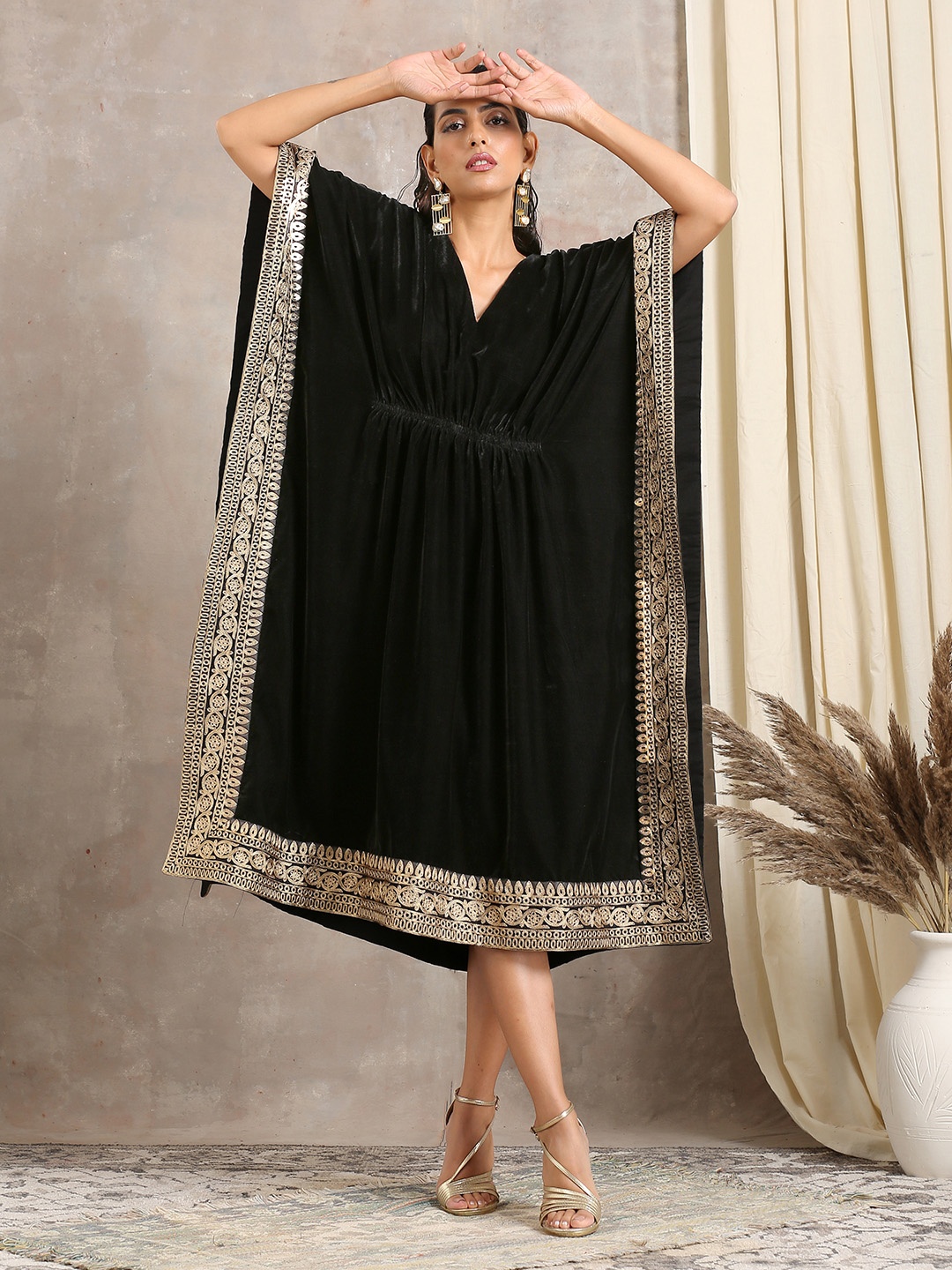 

trueBrowns Women Black Embellished Velvet Ethnic Dress