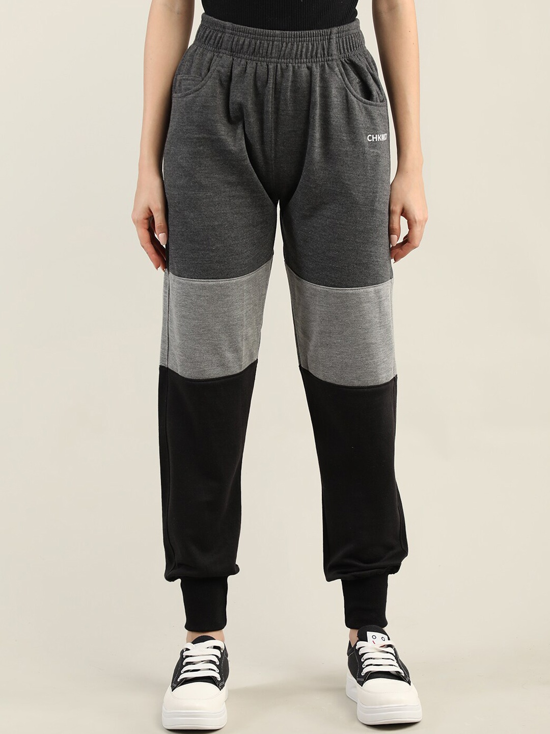 

CHKOKKO Women Grey Colourblocked Cotton Joggers