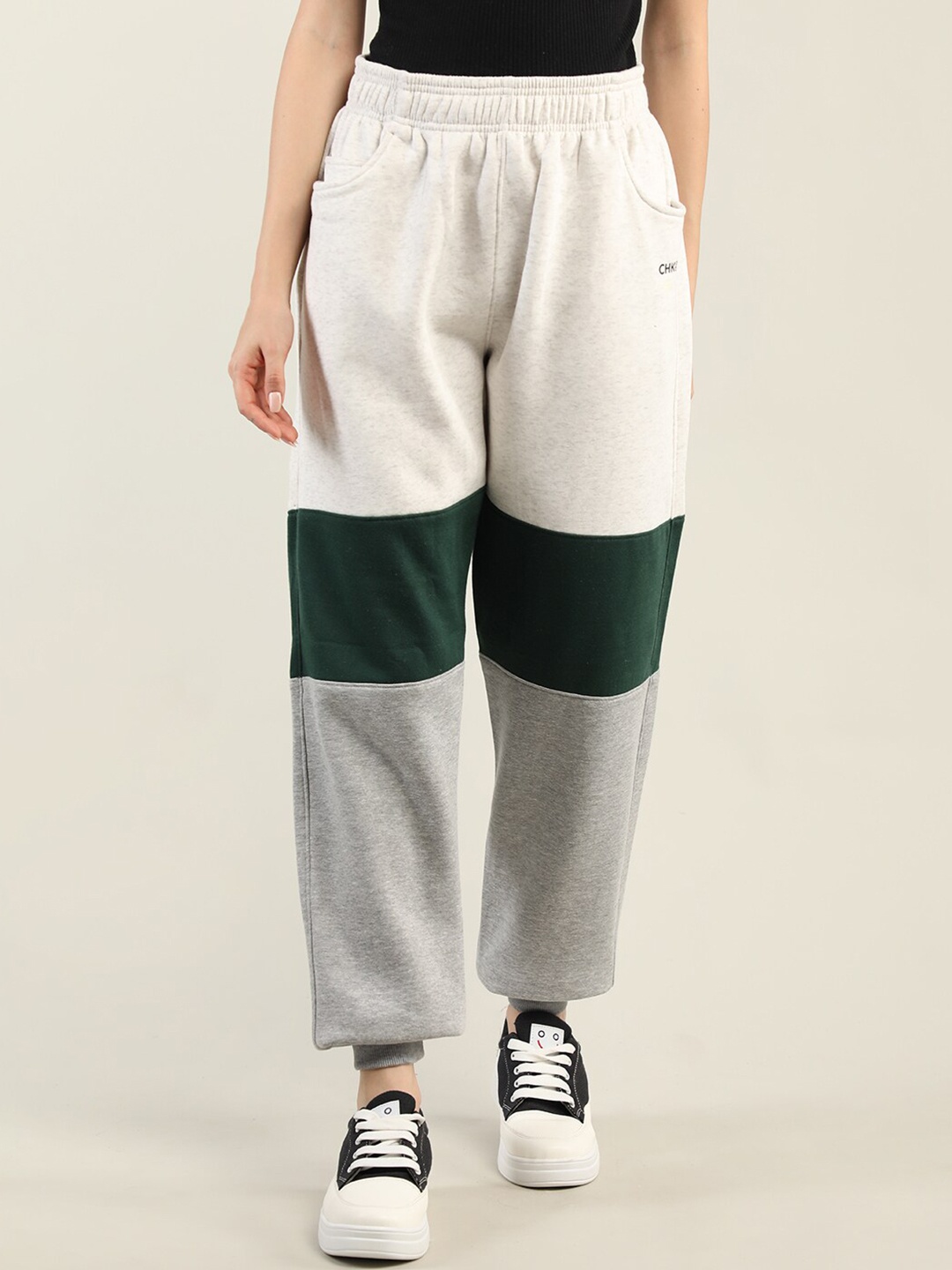 

CHKOKKO Women Cream & Grey Colourblocked Joggers