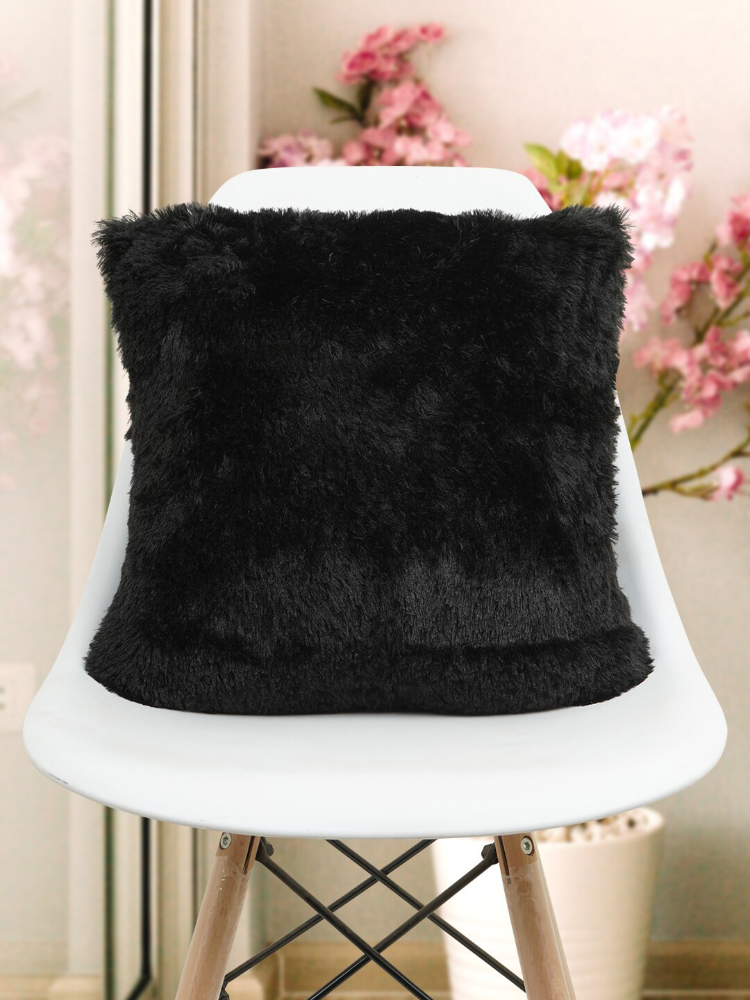 

Crazy Corner Black Solid Fur Square Cushions
