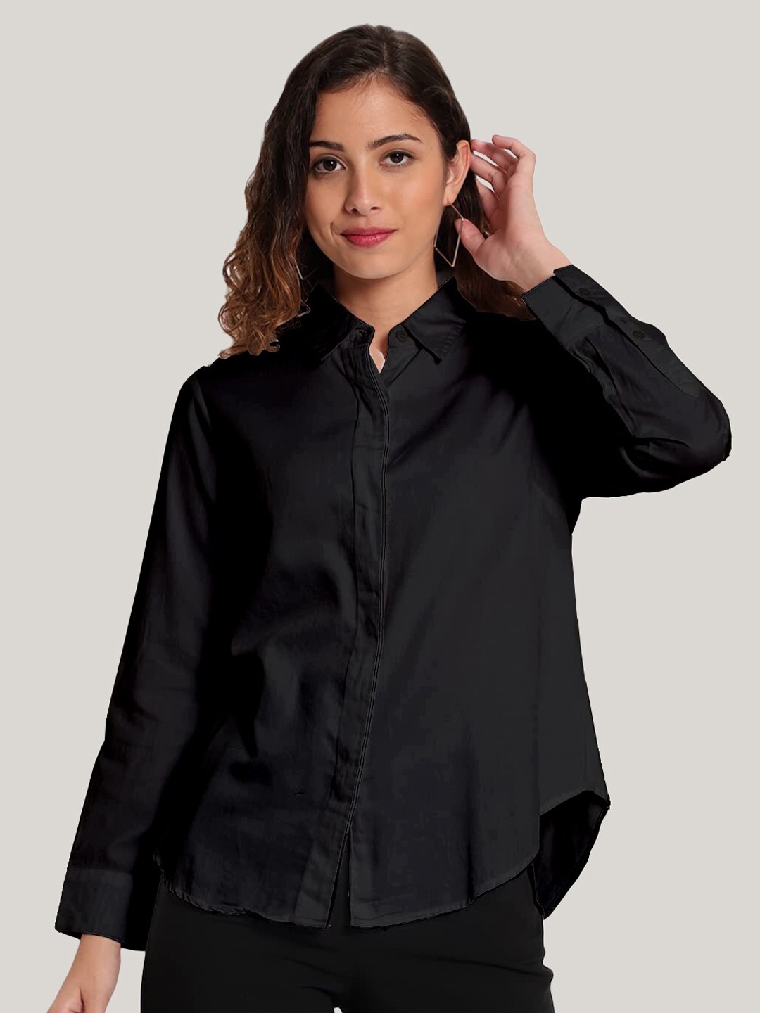 

Indietoga Women Black Solid Slim Fit Cotton Formal Shirts