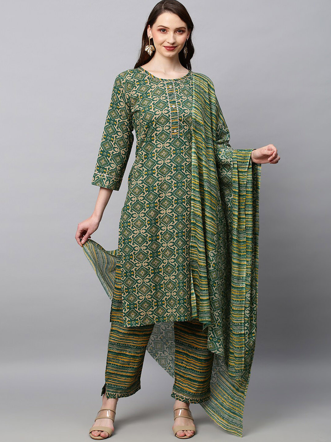 

POONAM DESIGNER Women Green Printed Pure Cotton Kurta with Trousers & With Dupatta
