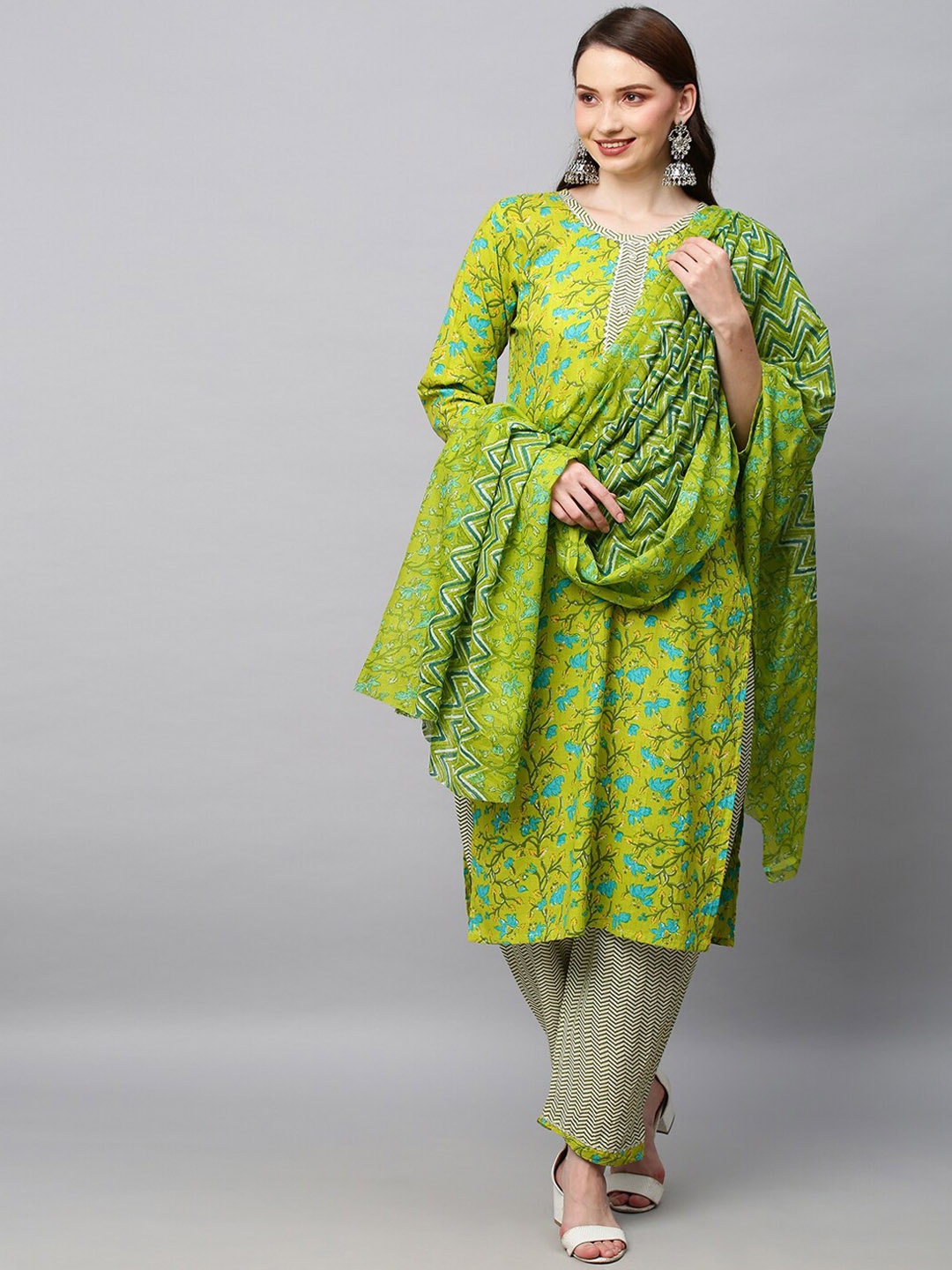 

POONAM DESIGNER Women Green Floral Printed Pure Cotton Kurta with Trousers & With Dupatta