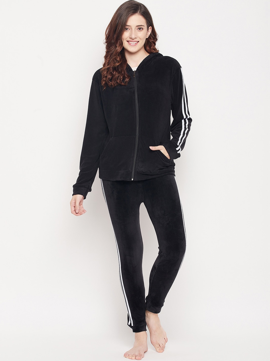 

Camey Women Black & White Solid Night suit