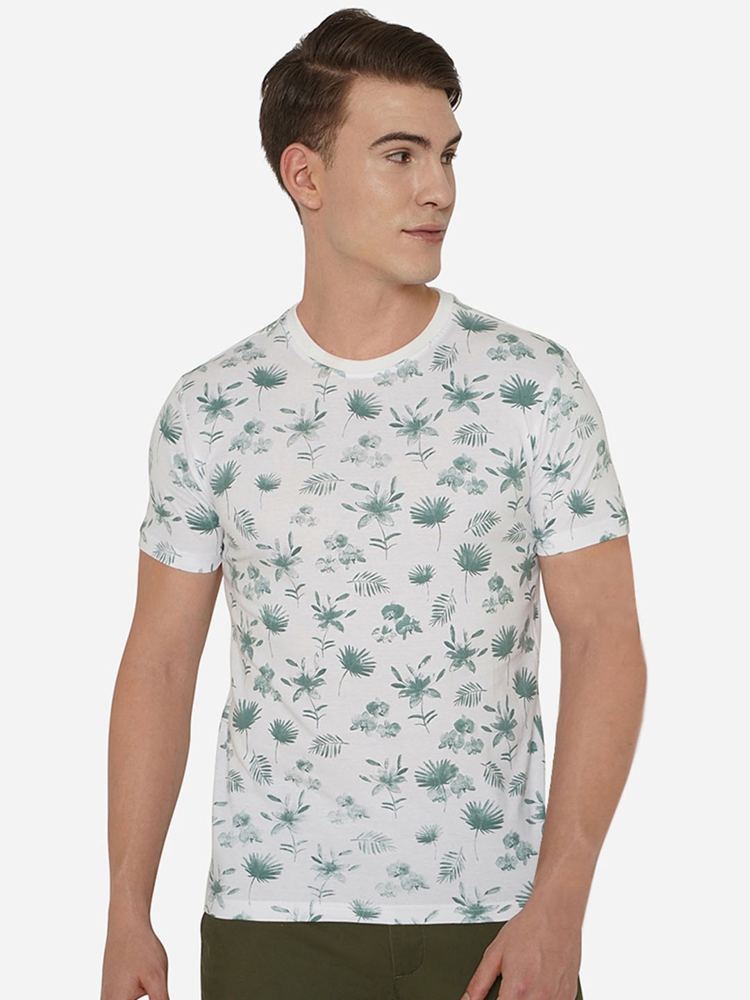 

Greenfibre Men Plus Size White & Green Floral Printed Pure Cotton Slim Fit T-shirt