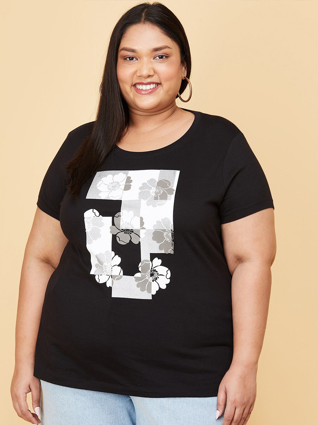 

max Women Black & White Graphic Printed Round Neck Cotton T-shirt
