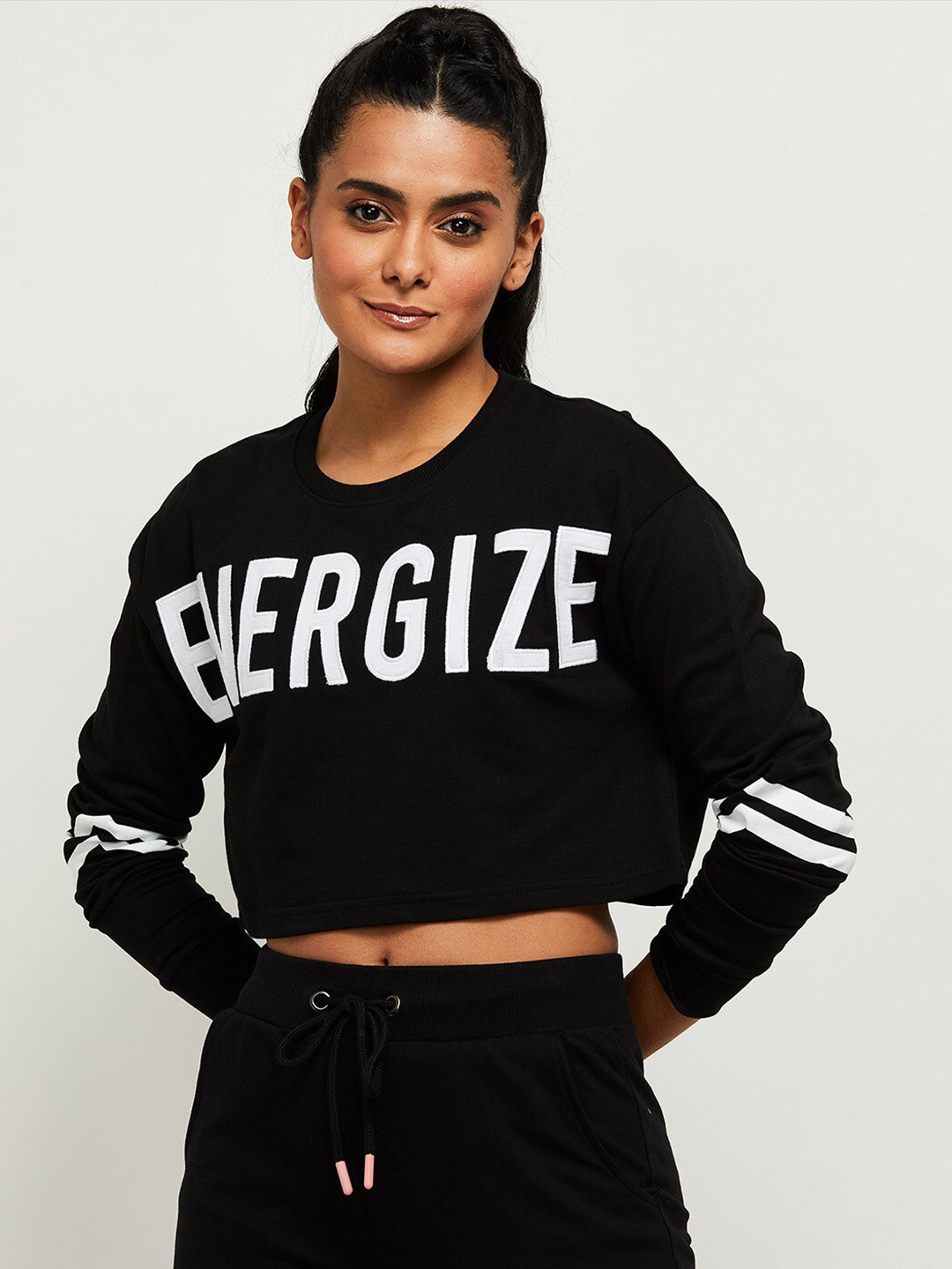 

max Women Black Regular Fit Pure Cotton Applique Drop-Shoulder Sleeves Crop T-shirt