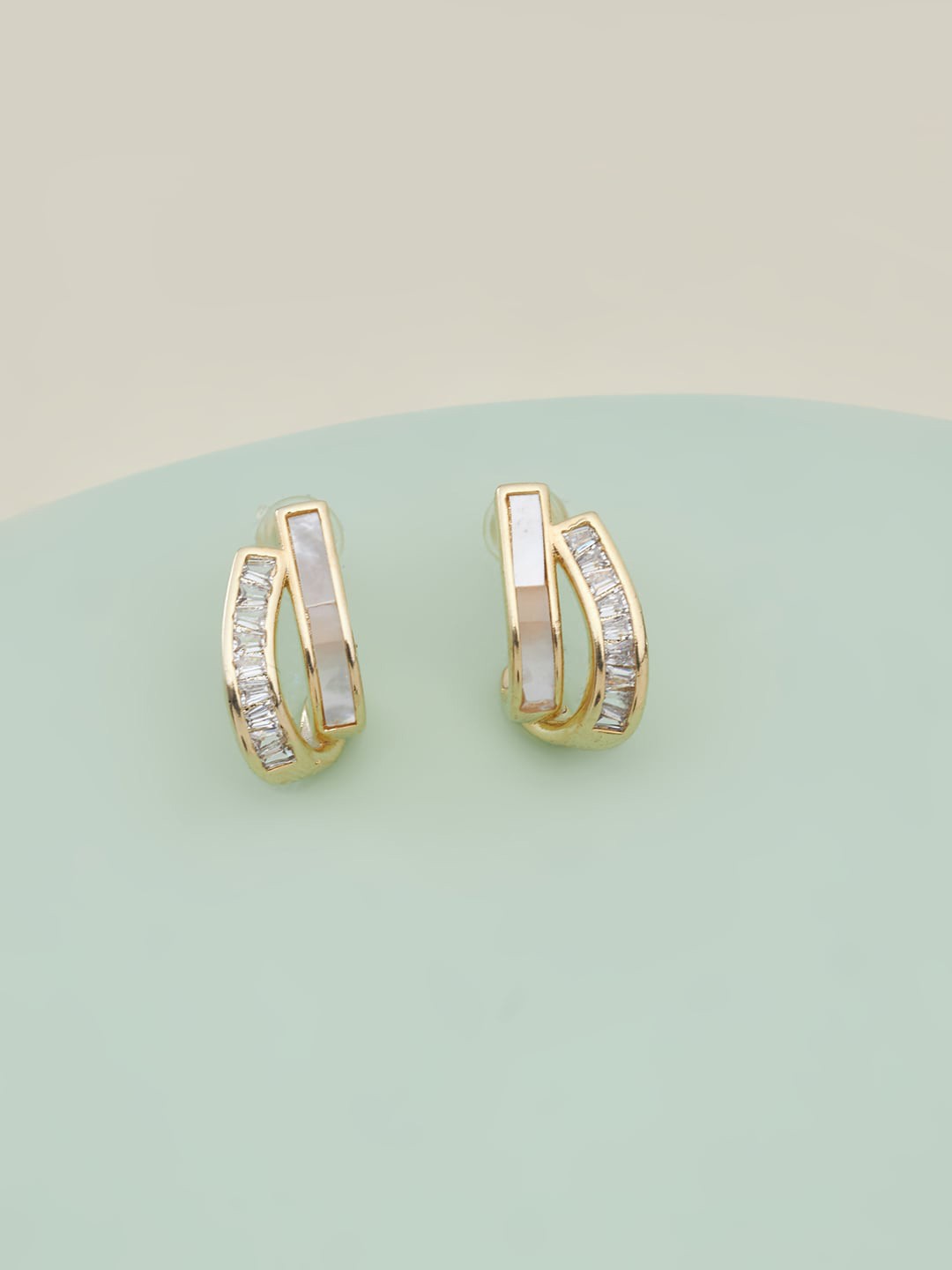 

Kushal's Fashion Jewellery Women Gold-Toned Contemporary Studs Earrings