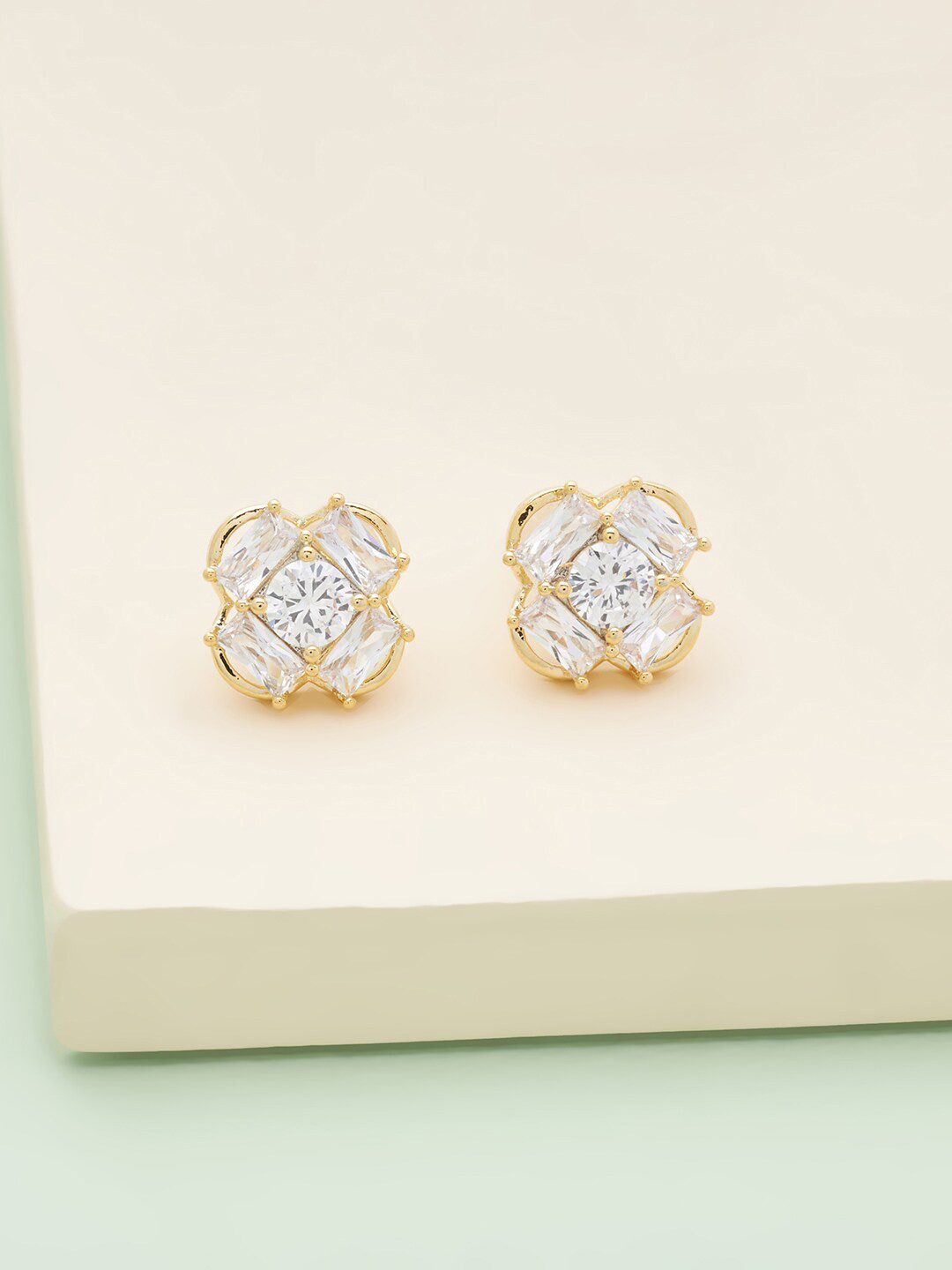

Kushal's Fashion Jewellery Women White & Gold-Toned Floral Studs Earrings
