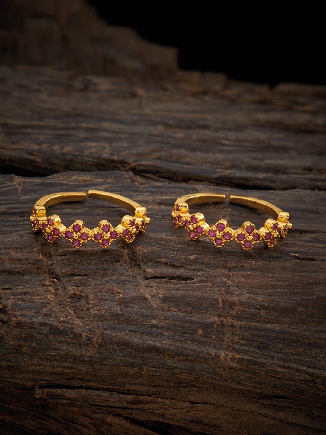 

Kushal's Fashion Jewellery Gold-Plated Red CZ-Studded Toe Ring