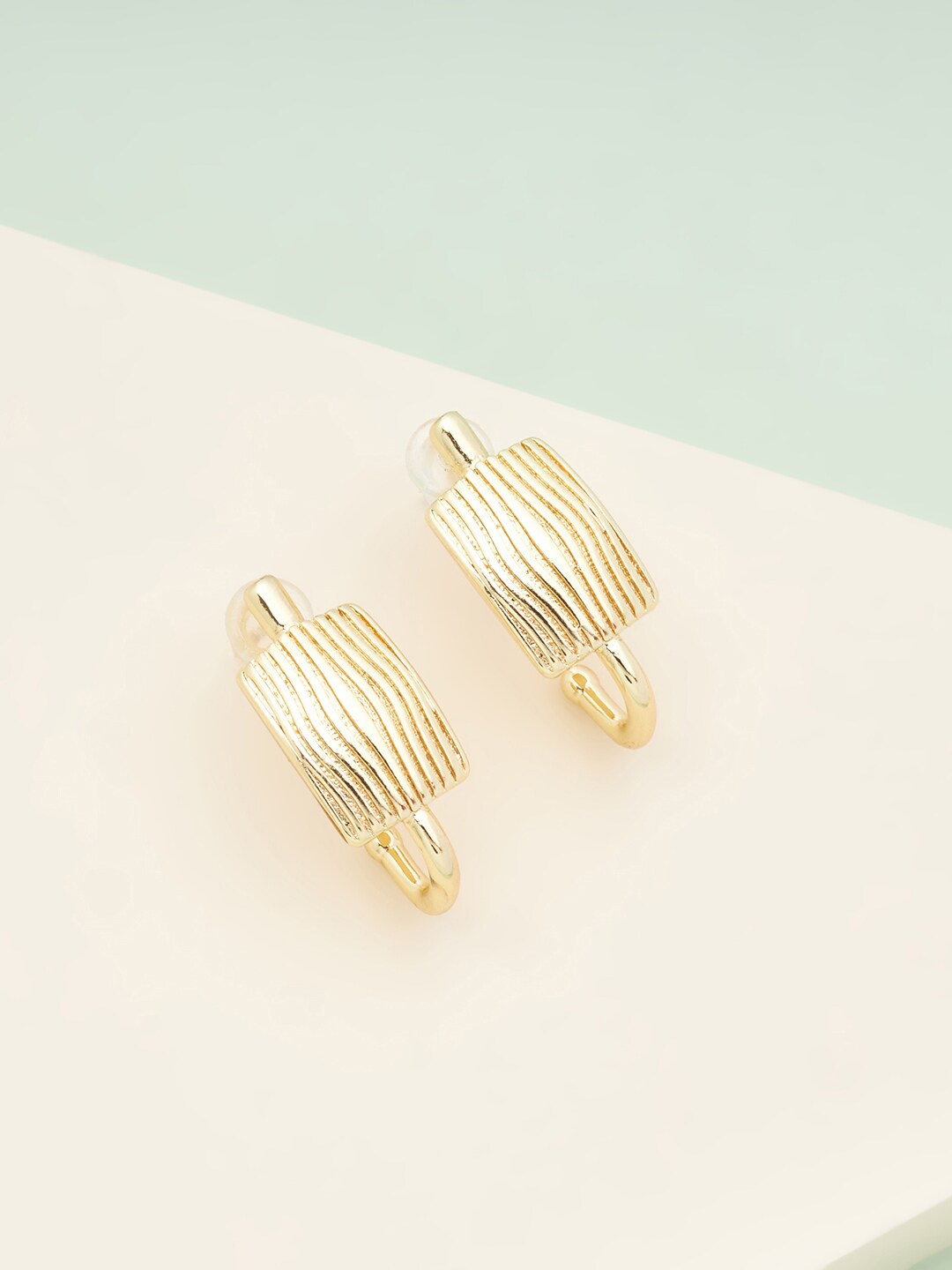 

Kushal's Fashion Jewellery Women Gold Plated Square Stud Earrings