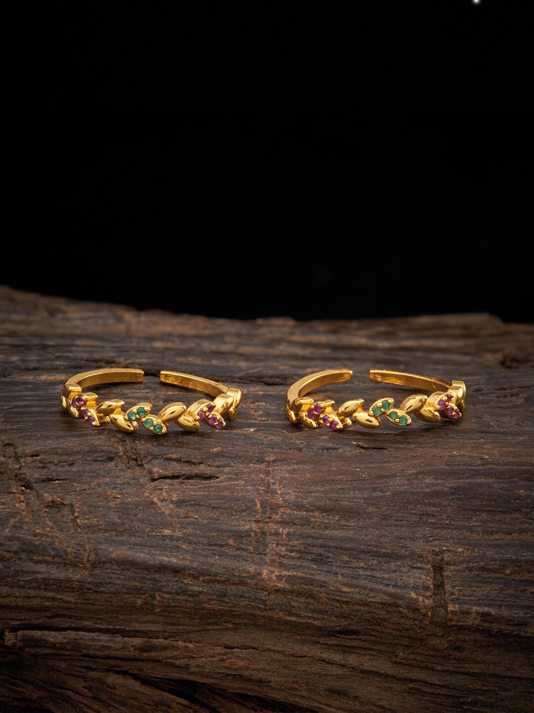 

Kushal's Fashion Jewellery Gold-Plated & Toned Red & Green Toe Rings
