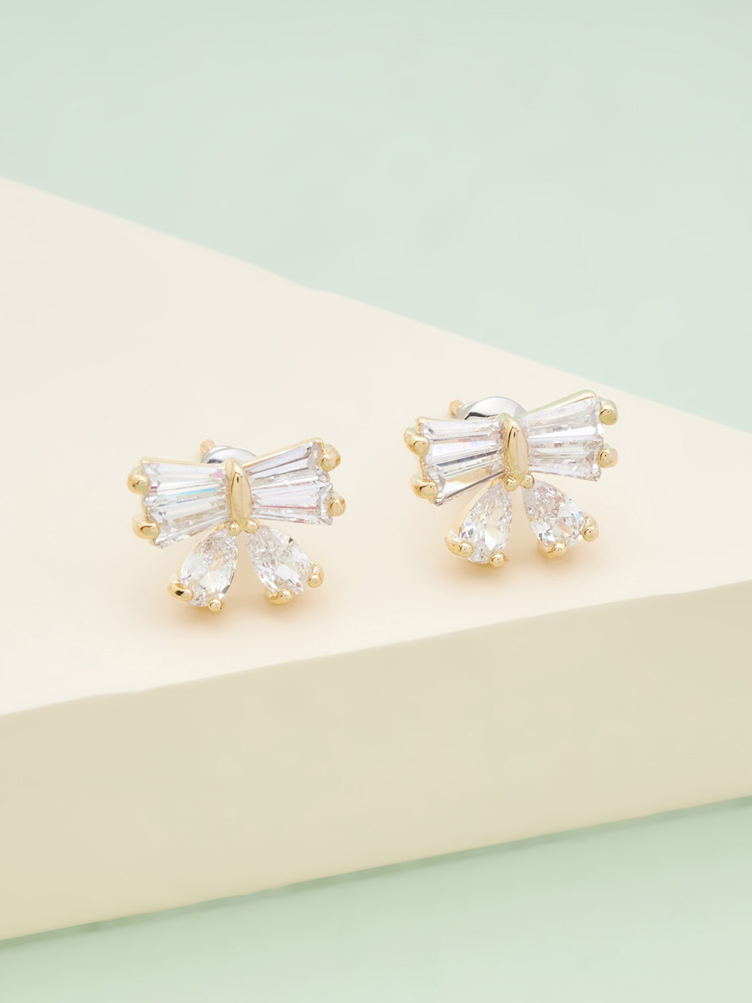 

Kushal's Fashion Jewellery Gold Plated Contemporary Studs Earrings, White