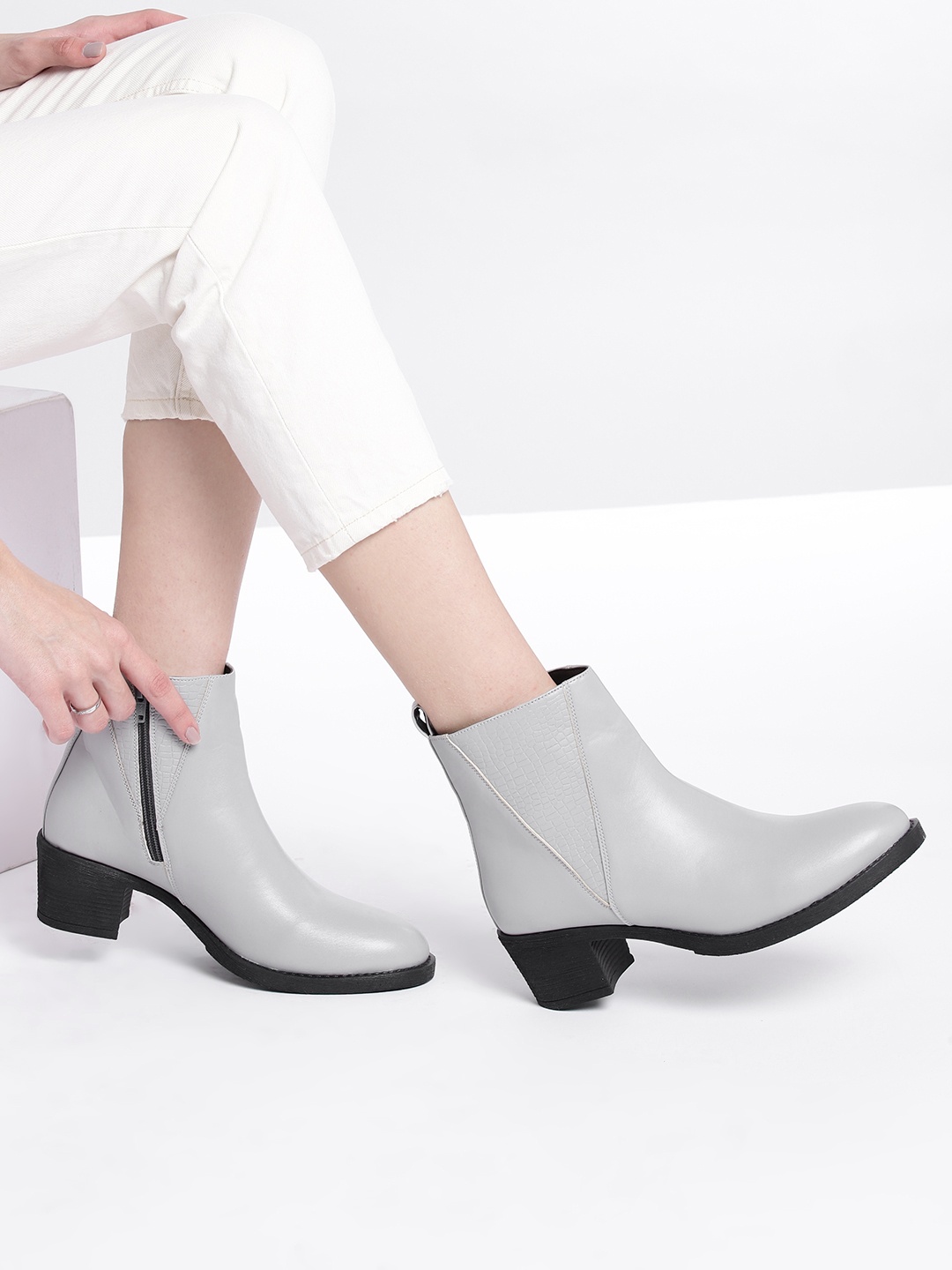 

Roadster Women Grey Solid Mid-Top Block heel Regular Boots