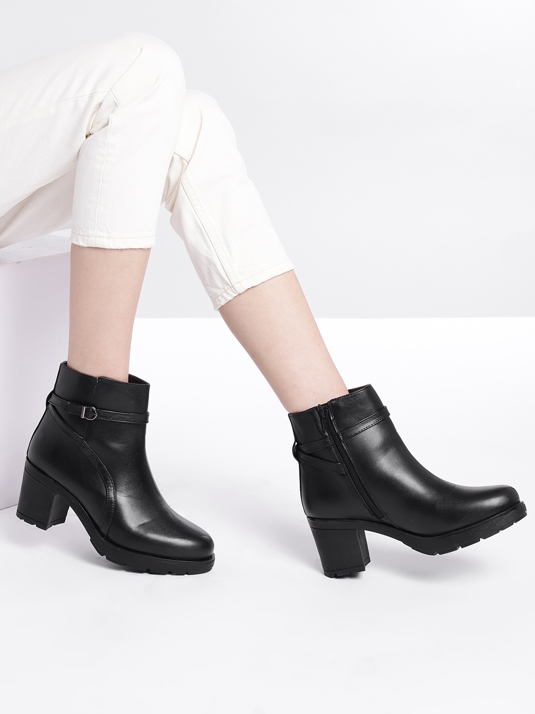 

Roadster Women Black Solid Mid-Top Block Heel Regular Boots