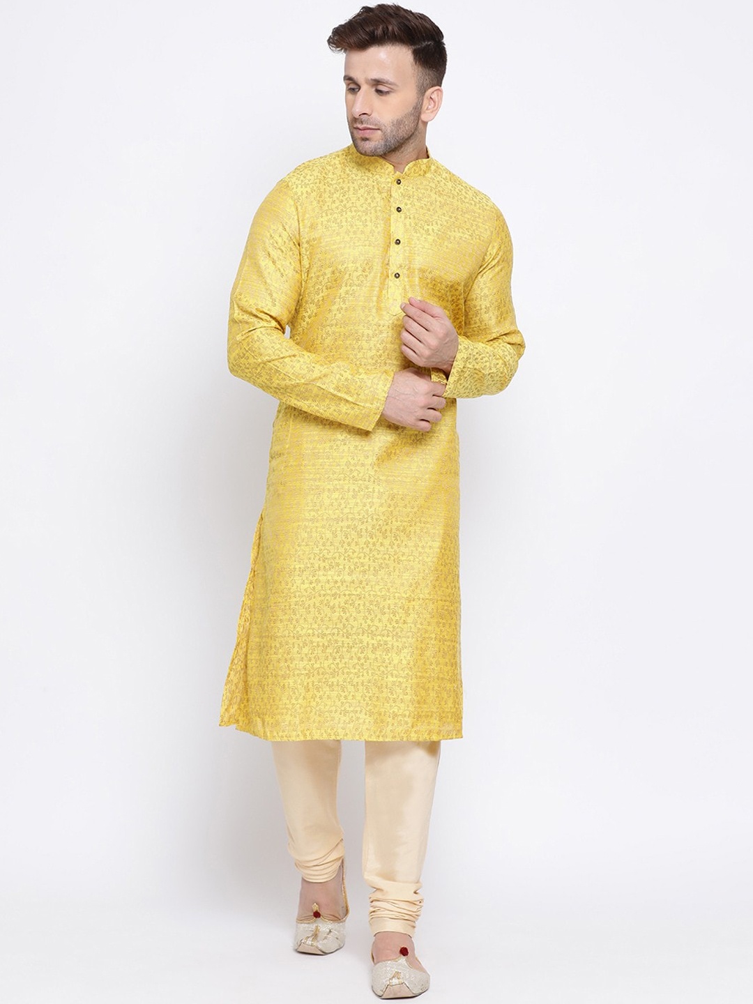 

NAMASKAR Men Green Floral Silk Blend Kurta