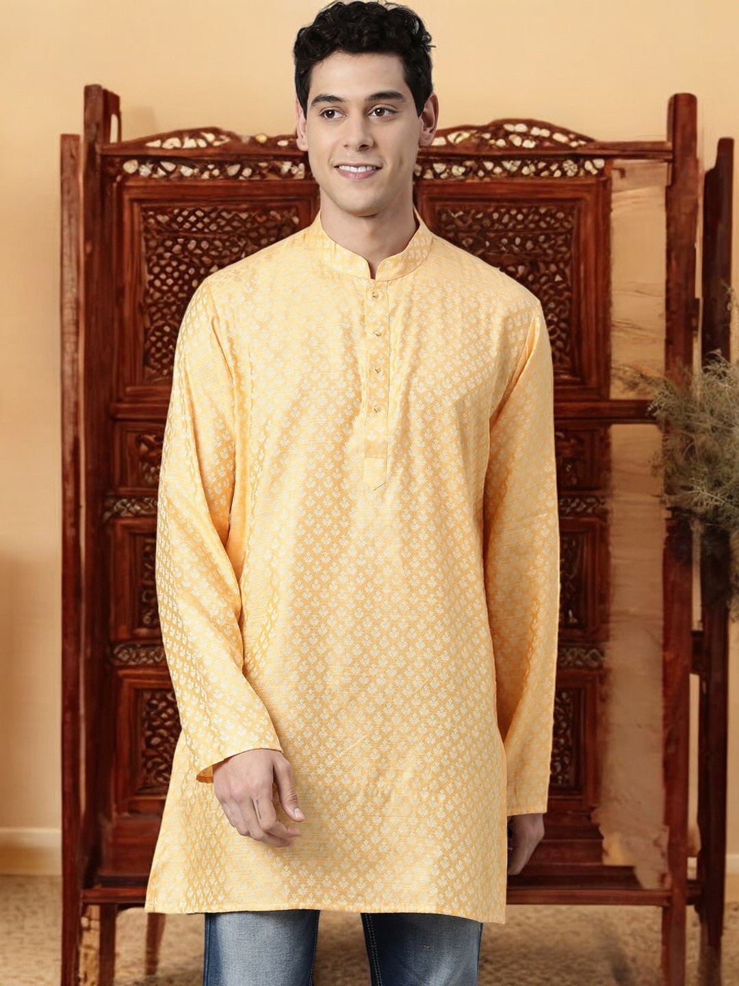

TATTVA Men Yellow & White Ethnic Motifs Kurta