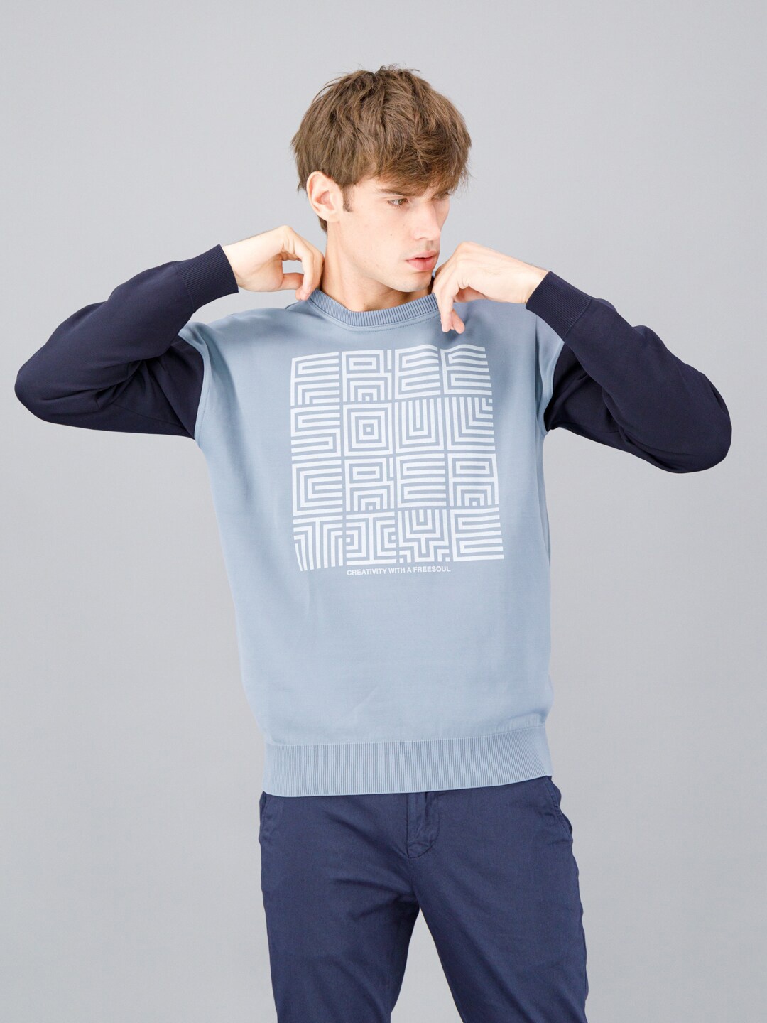 

FREESOUL Men Blue Printed Sweatshirt