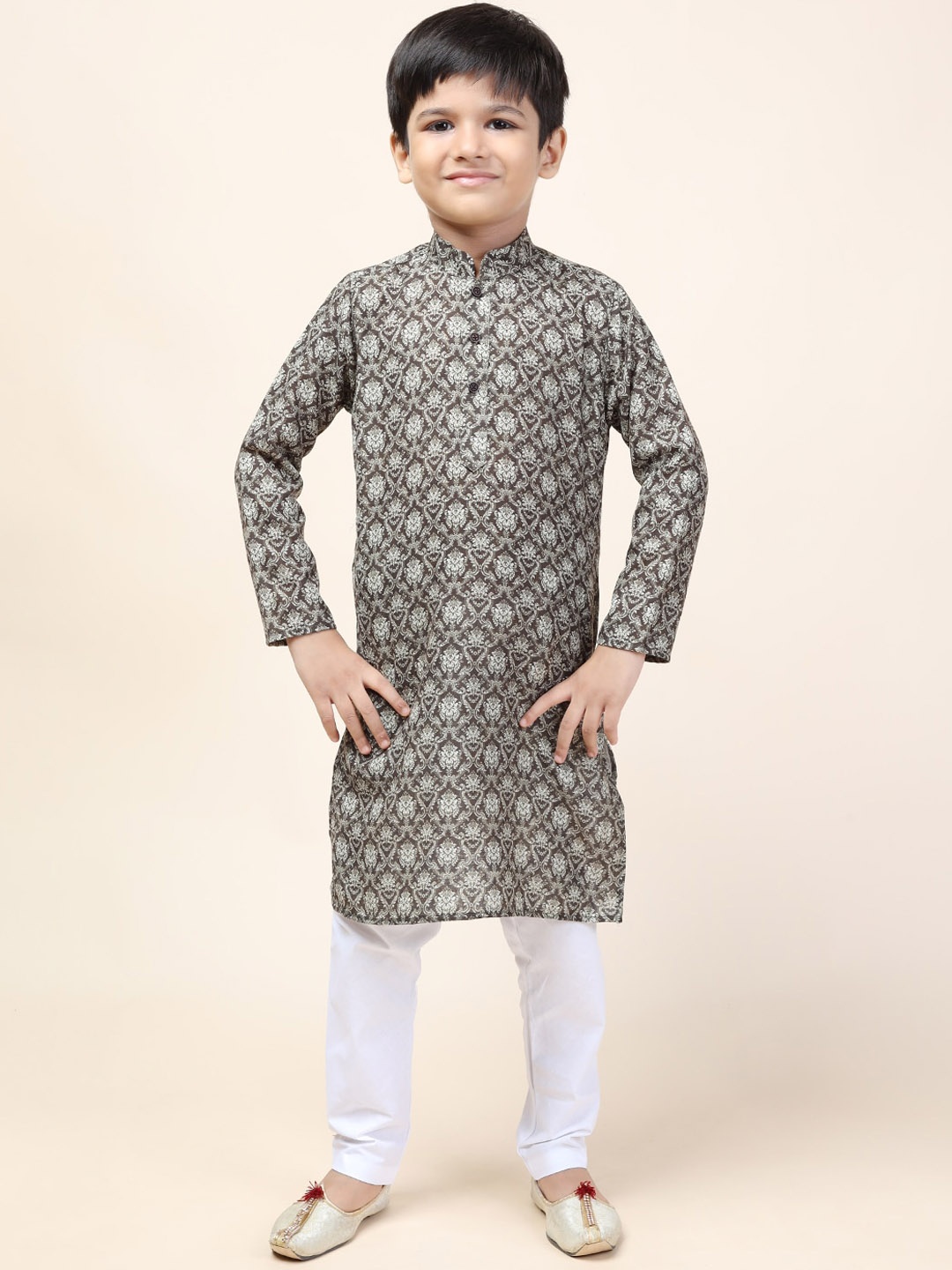 

NAMASKAR Boys Khaki & White Ethnic Motifs Printed Kurta
