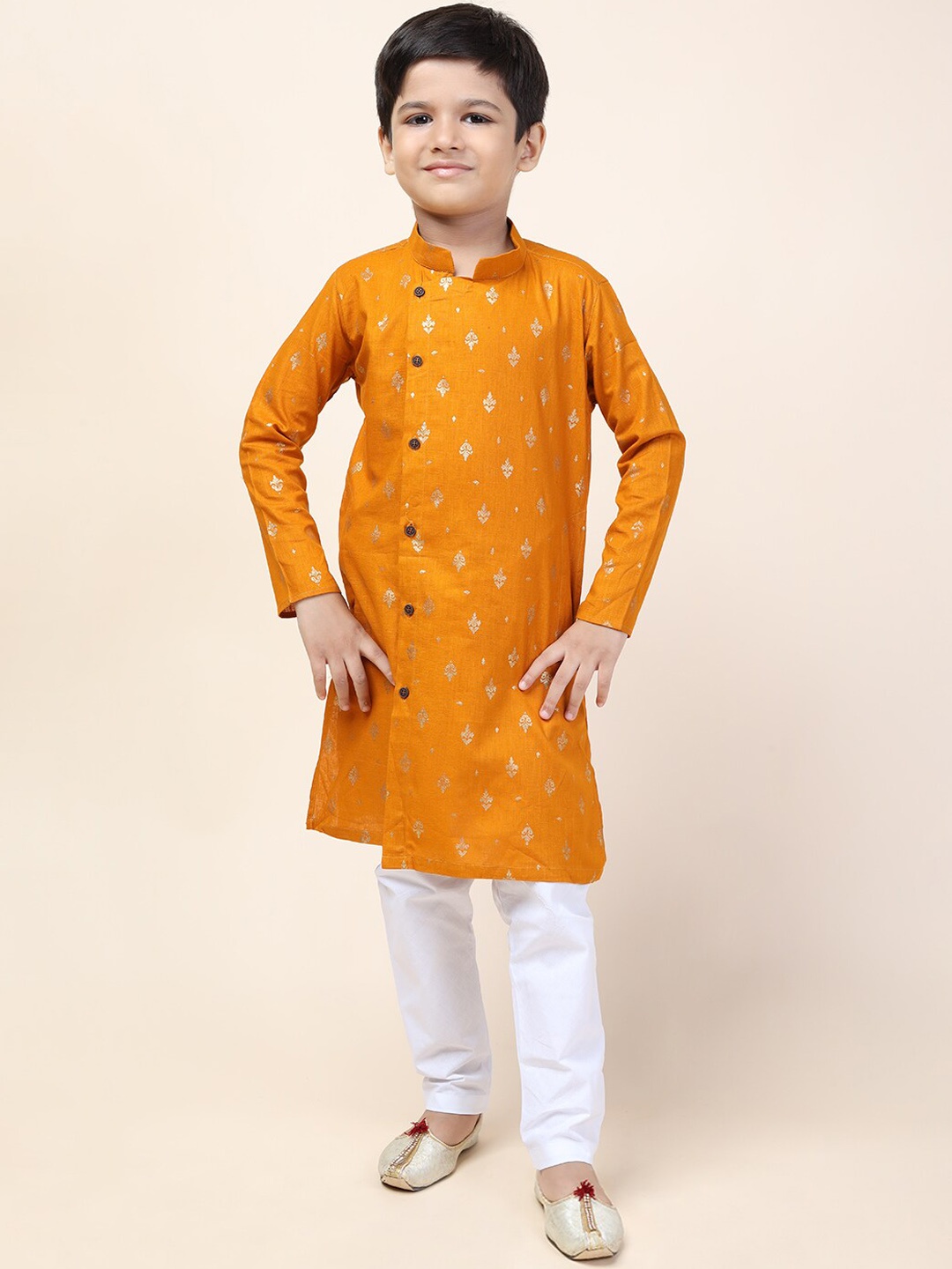 

NAMASKAR Boys Yellow Geometric Mandarin Collar Embroidered Kurta