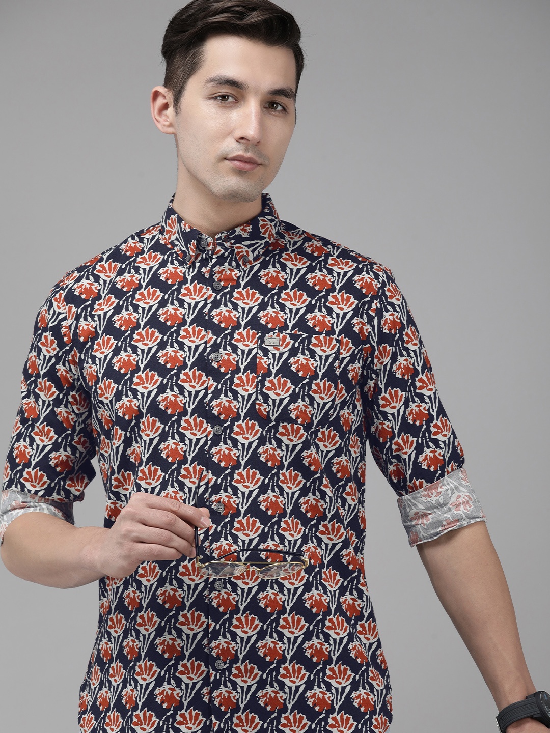 

THE BEAR HOUSE Men Blue & White Floral Print Slim Fit Pure Cotton Casual Shirt