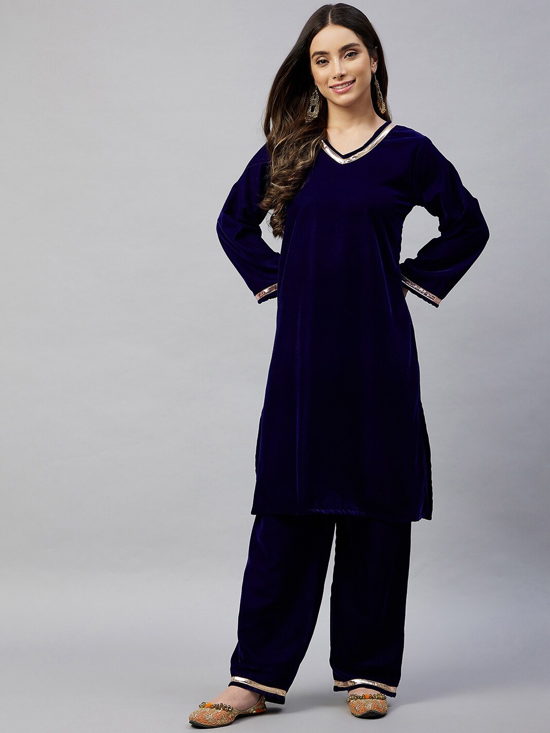 

InWeave Women Navy Blue Velvet Kurta with Pyjamas