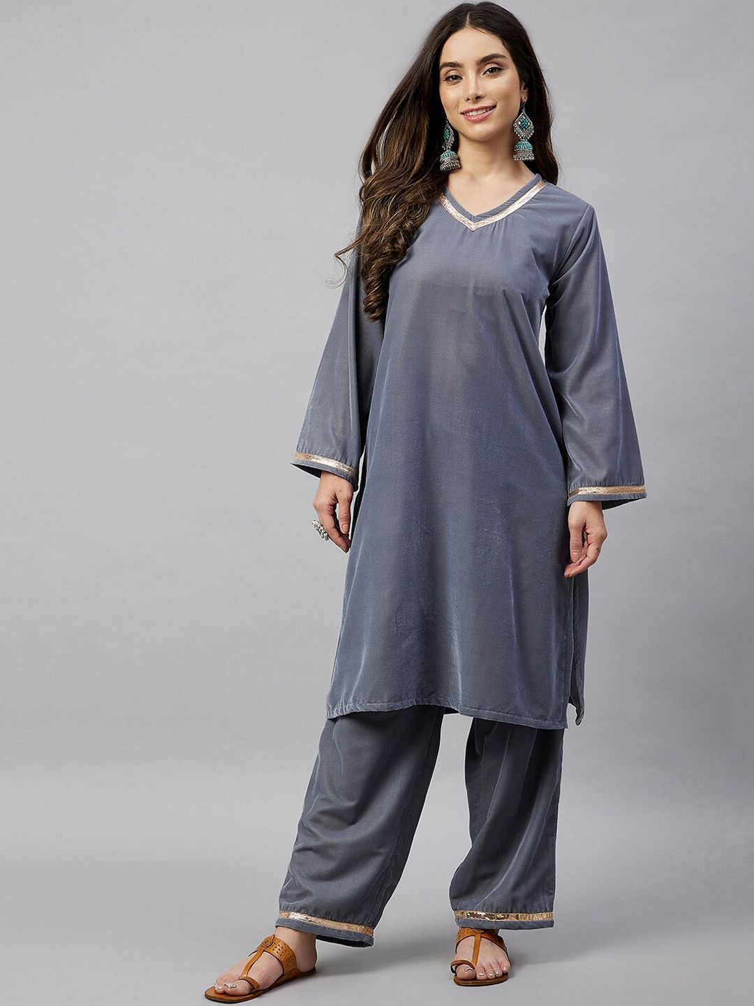 

InWeave Women Grey Velvet Kurta with Pyjamas