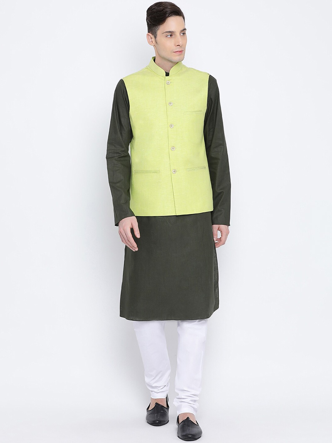 

NAMASKAR Men Green Pure Cotton Kurta with Churidar