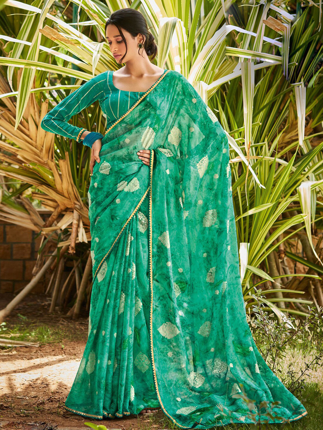 

Satrani Green Ethnic Motifs Saree