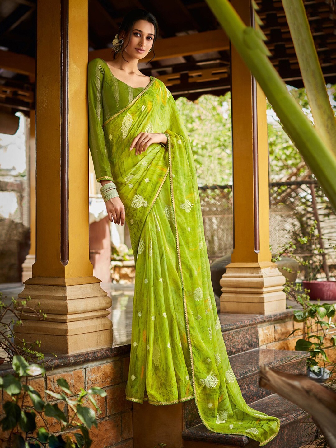 

Satrani Green Ethnic Motifs Saree