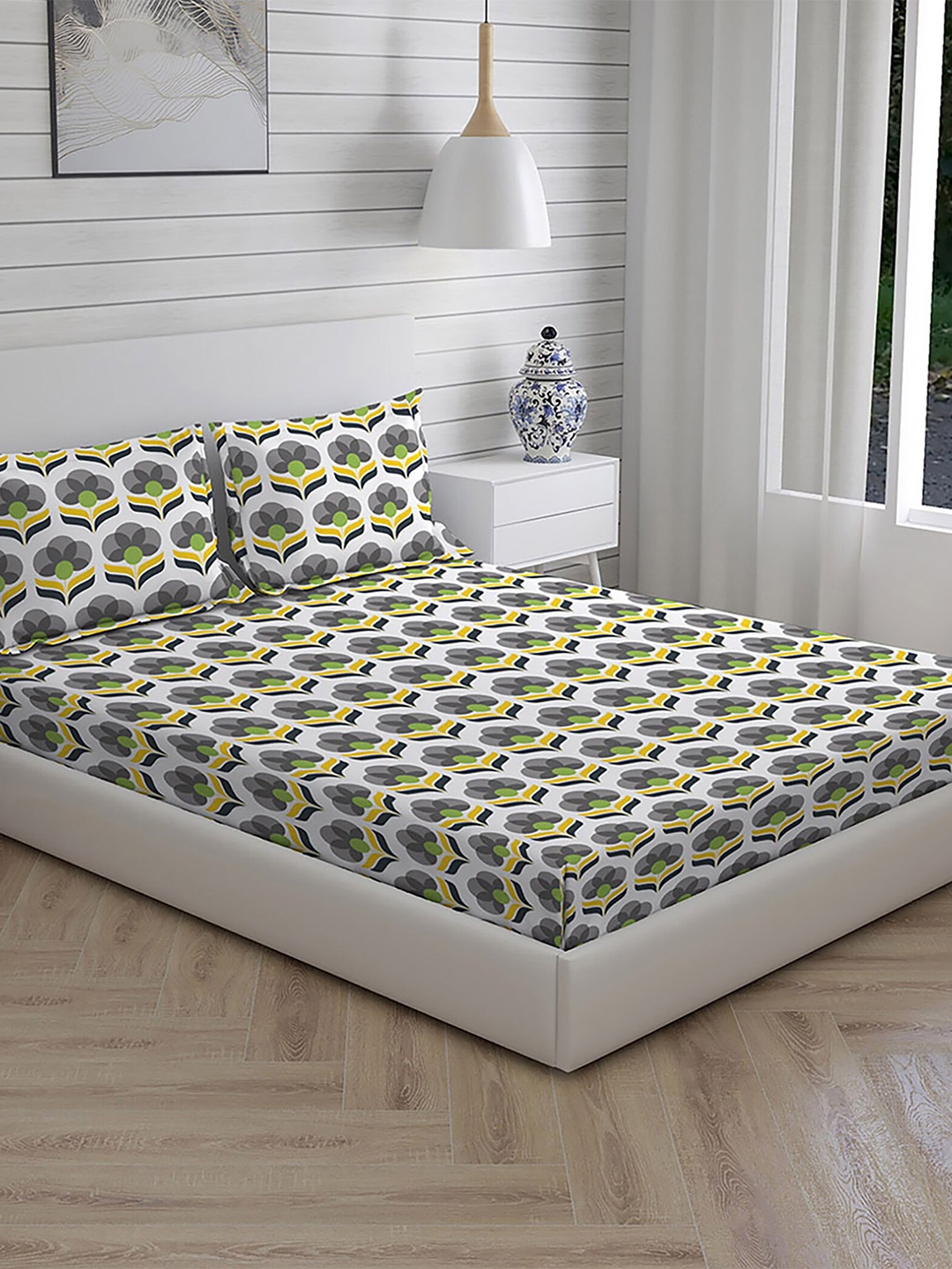 

Layers Green & White Floral 104 TC Pure Cotton King Bedsheet with 2 Pillow Covers