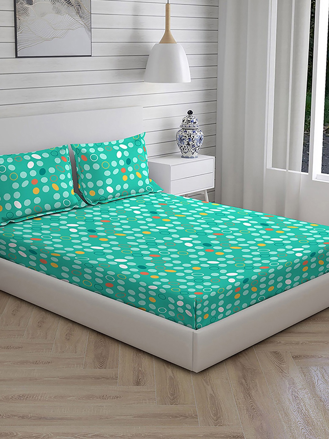 

Layers Blue & White Geometric 104 TC Pure Cotton King Bedsheet with 2 Pillow Covers