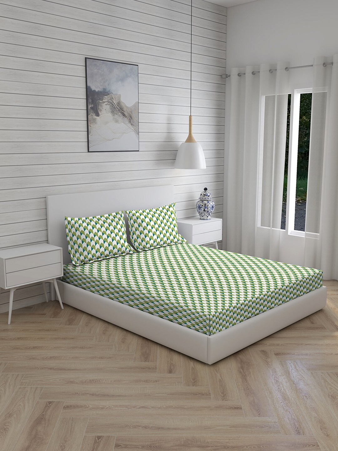 

Layers Green & White Geometric 144 TC Queen Bedsheet with 2 Pillow Covers