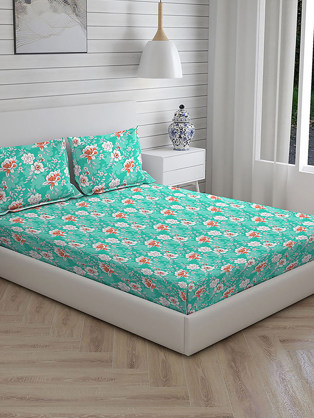 

Layers Blue & Red Floral 104 TC King Bedsheet with 2 Pillow Covers