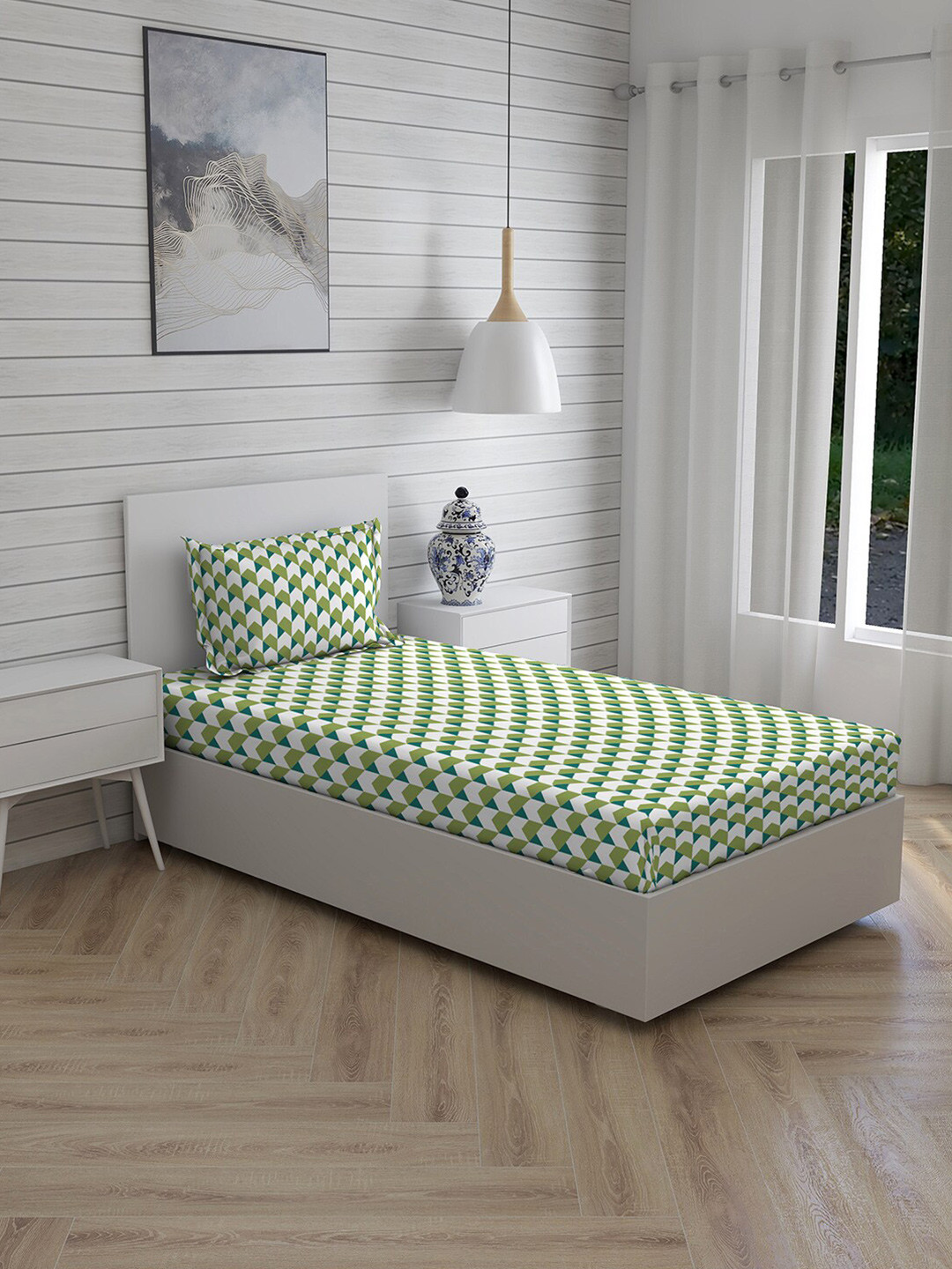 

Layers Green & White Geometric 144 TC Single Bedsheet with 1 Pillow Covers