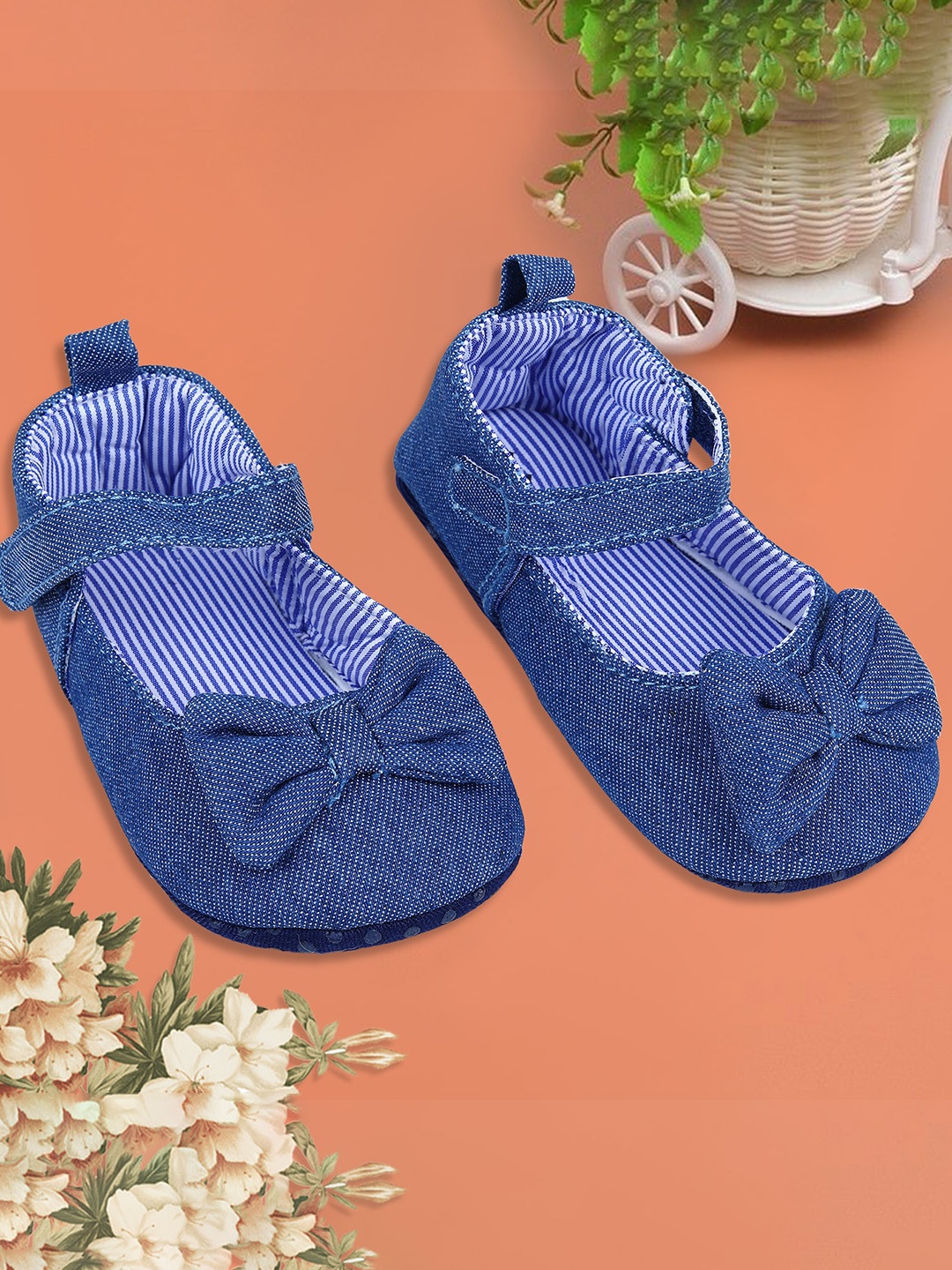 

Baby Moo Girls Blue Printed Booties