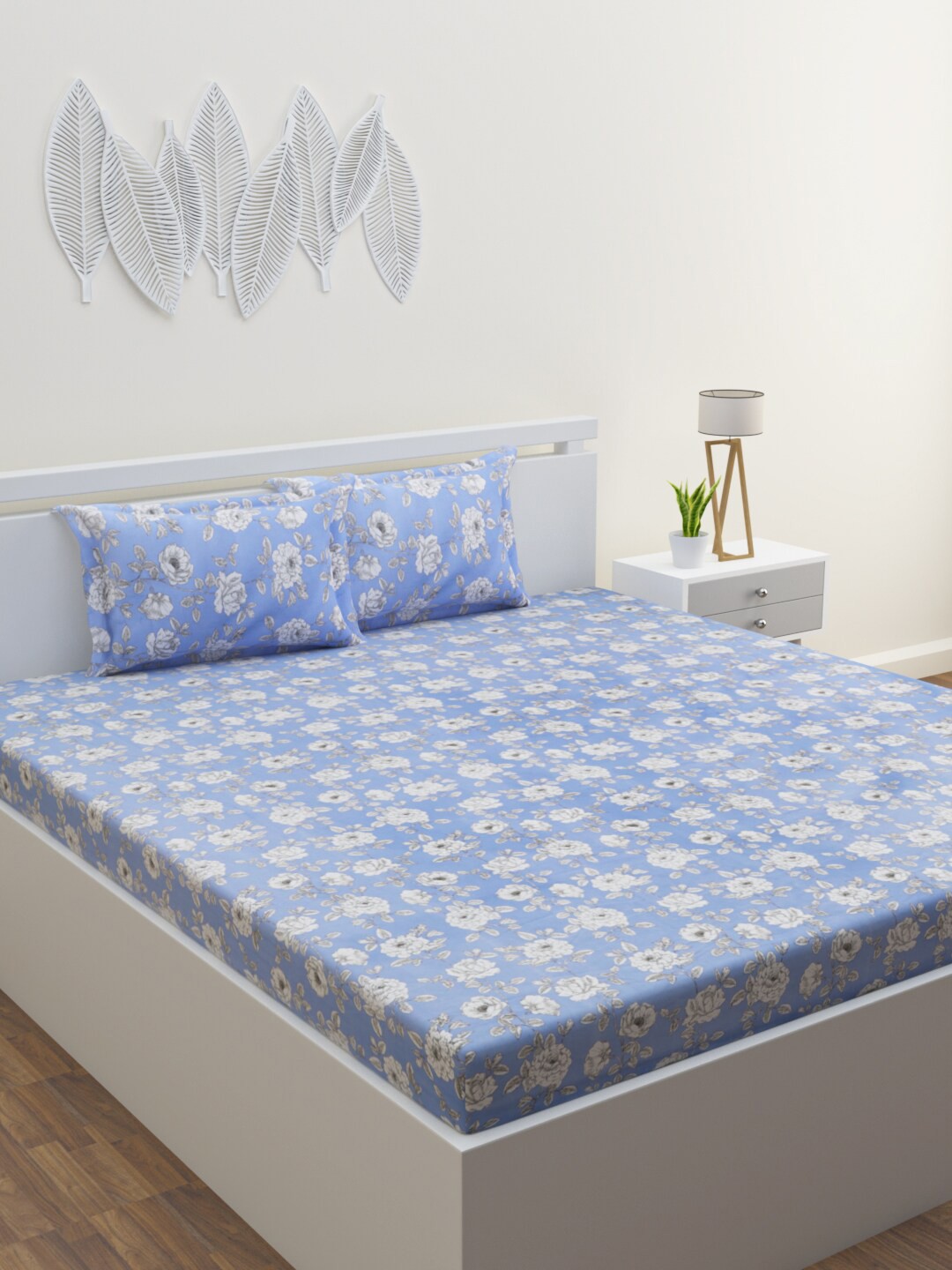 

ROMEE Blue & White Floral 210 TC Pure Cotton King Bedsheet with 2 Pillow Covers
