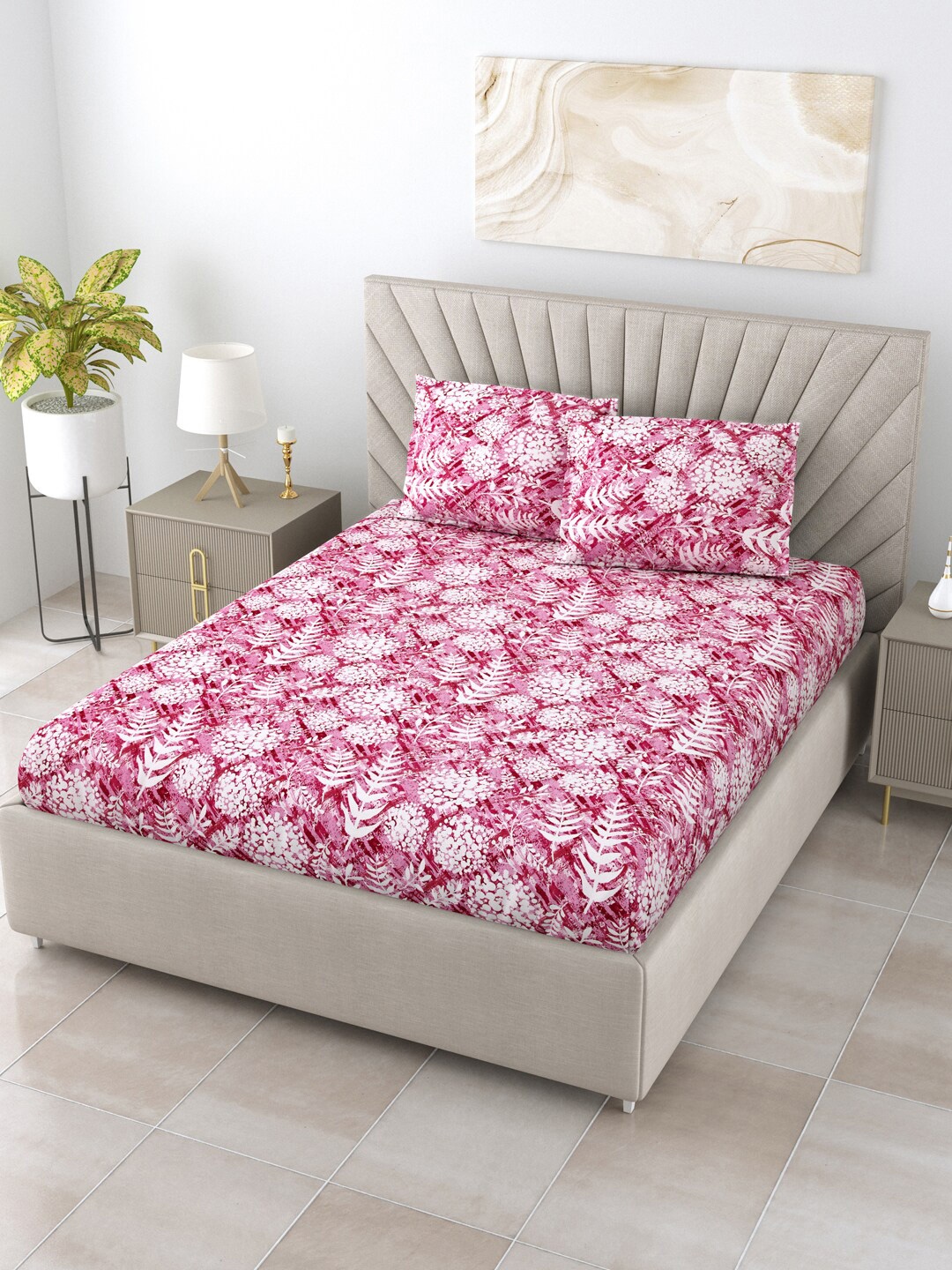 

BOMBAY DYEING Pink & White Floral 120 TC Queen Bedsheet with 2 Pillow Covers