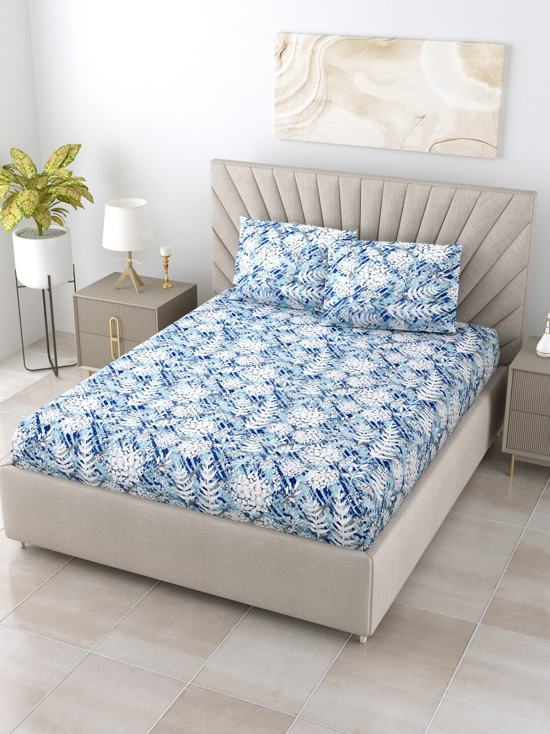 

BOMBAY DYEING White & Blue Floral 120 TC Queen Bedsheet with 2 Pillow Covers