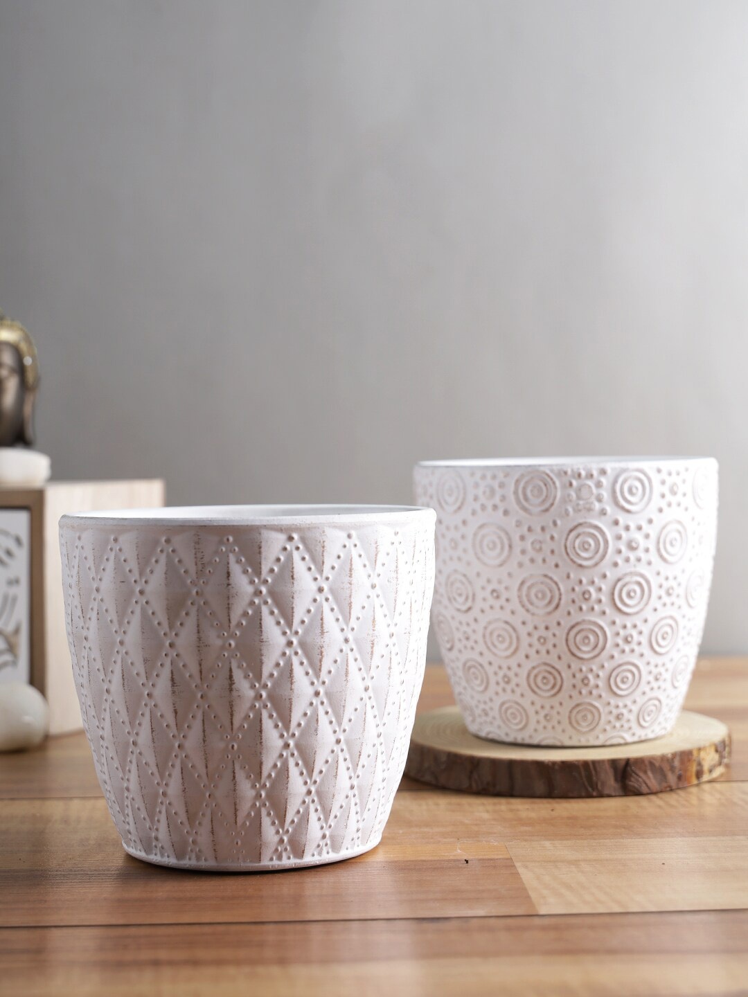 

TAYHAA White Textured Ceramic Planter