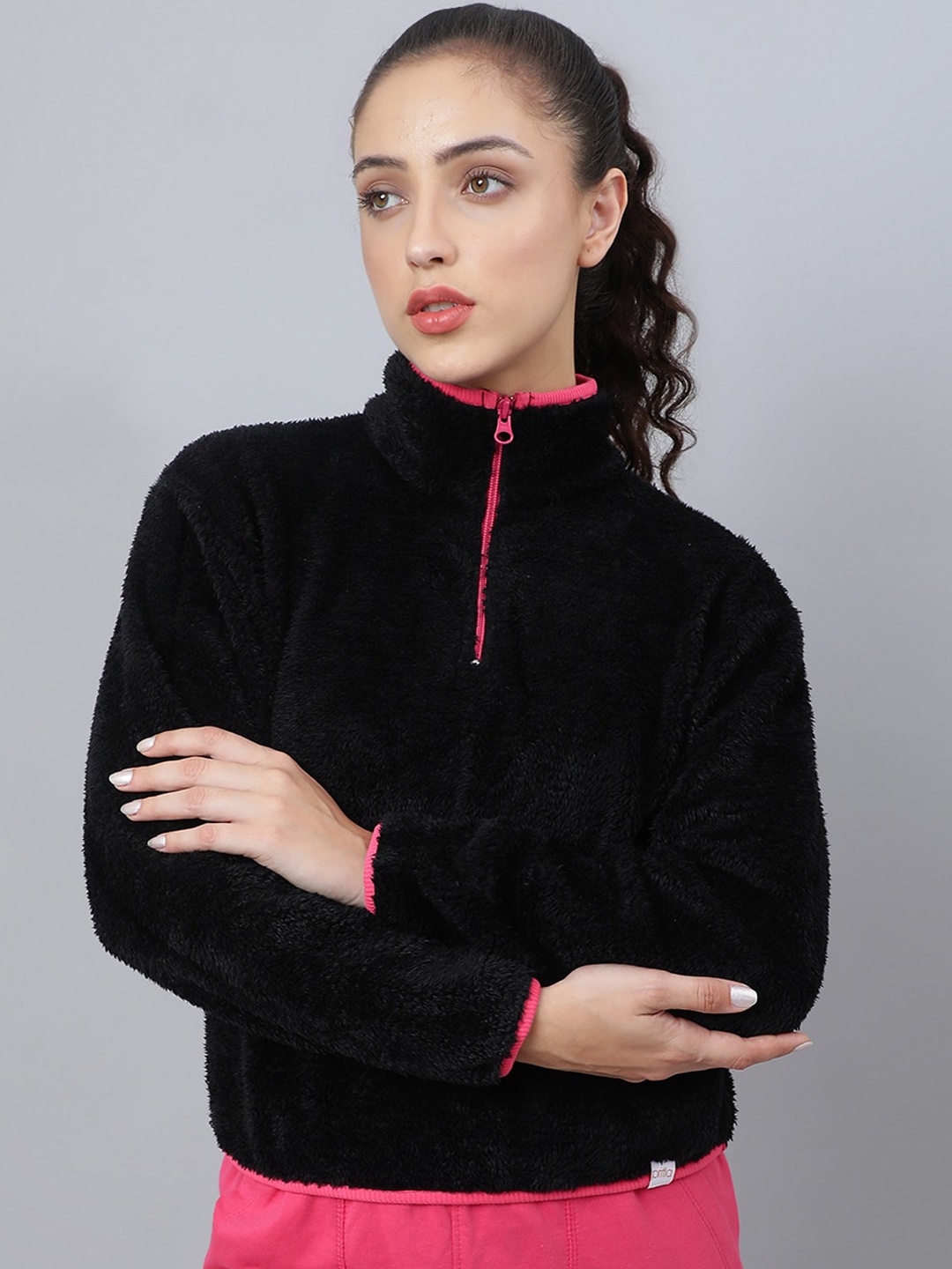 

Pritla Women Black & Pink Sweatshirt