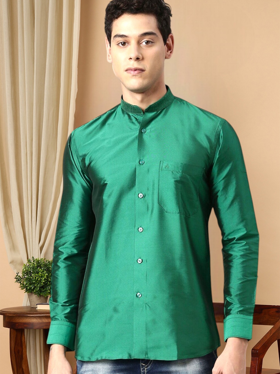 

TATTVA Men Green Relaxed Slim Fit Casual Shirt