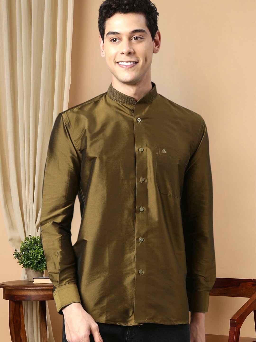 

TATTVA Men Olive Green Relaxed Slim Fit Casual Shirt